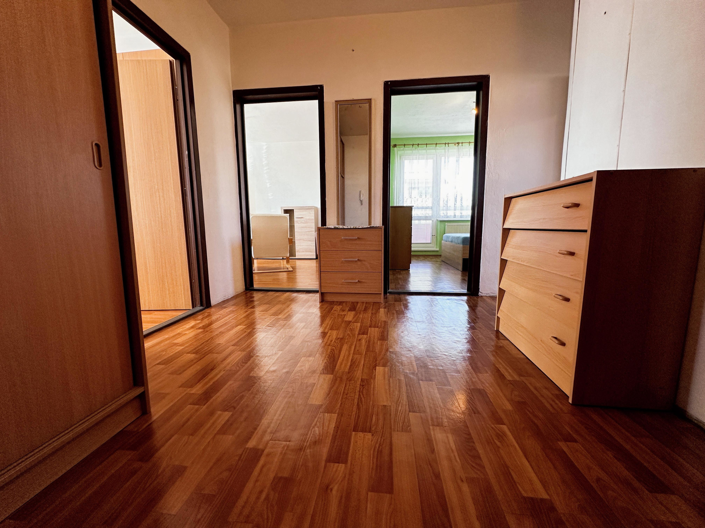 Na Predaj priestranný 4-izbový byt s výmerou 79,8 m² centrum