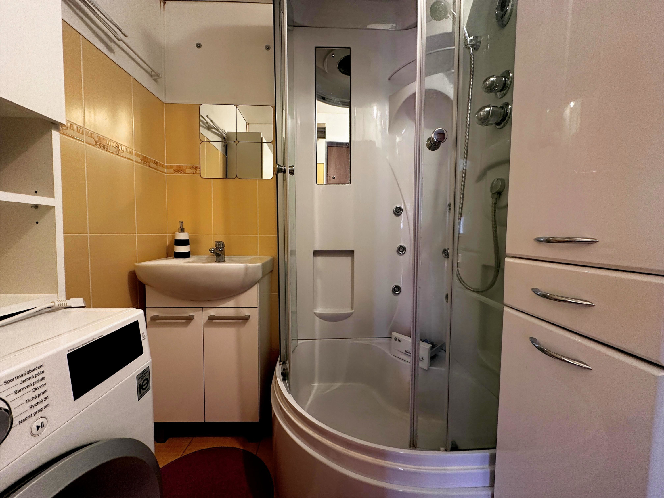 Na Predaj priestranný 4-izbový byt s výmerou 79,8 m² centrum