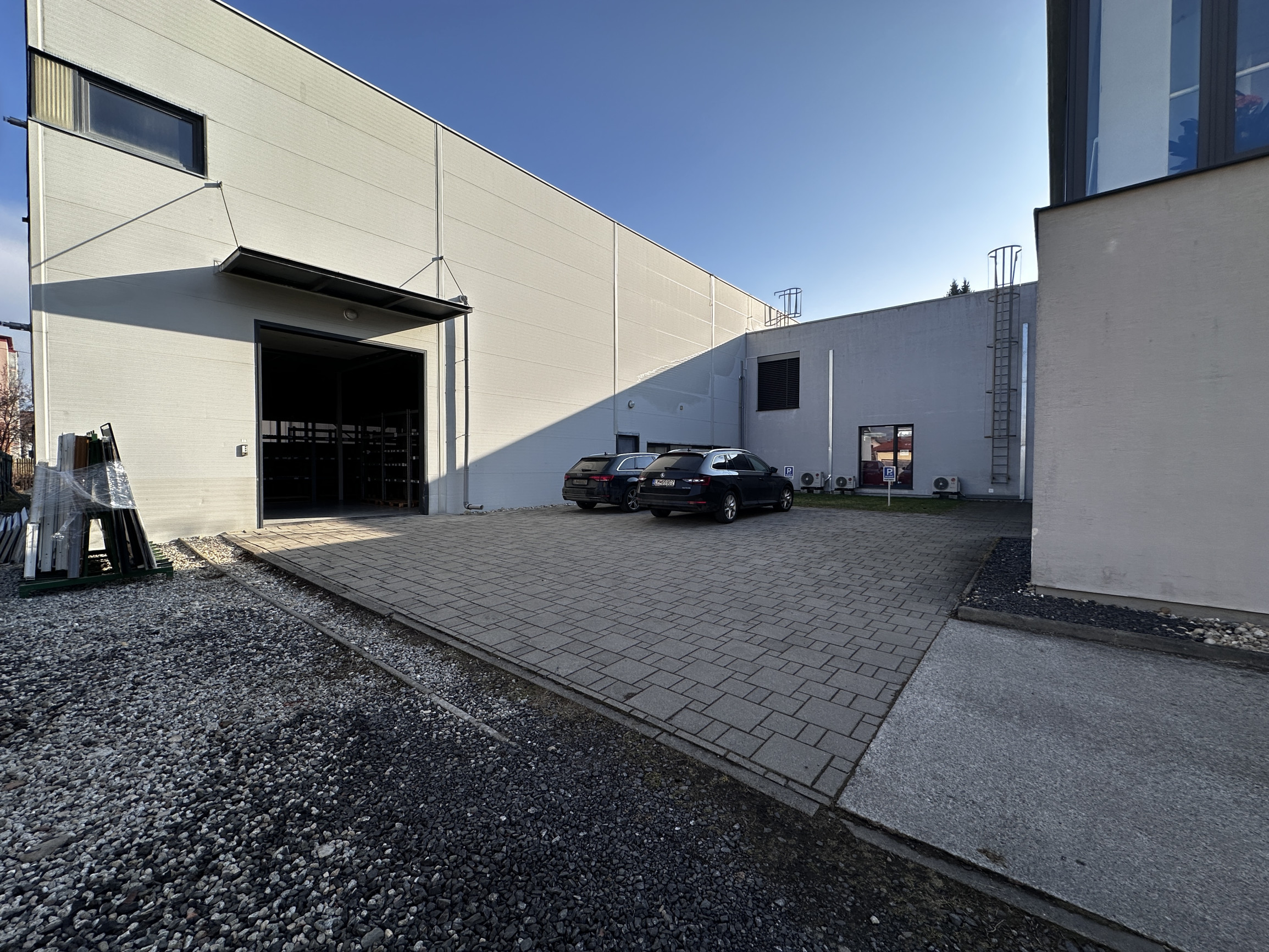 Prenájom haly 200 m² s možnosťou rozšírenia – Residence Real