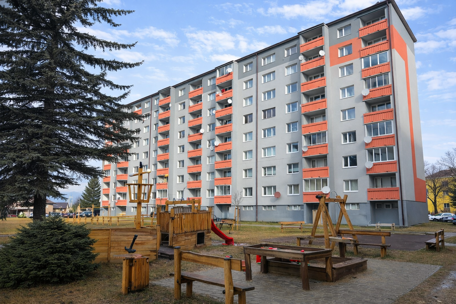 Priestranný 3-izbový byt v Liptovskom Hrádku na predaj