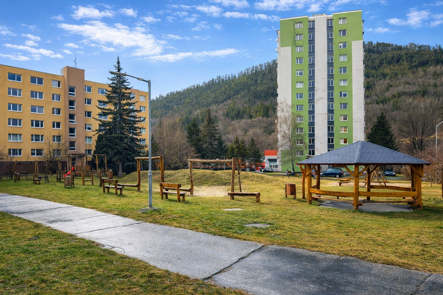 Priestranný 3-izbový byt v Liptovskom Hrádku na predaj