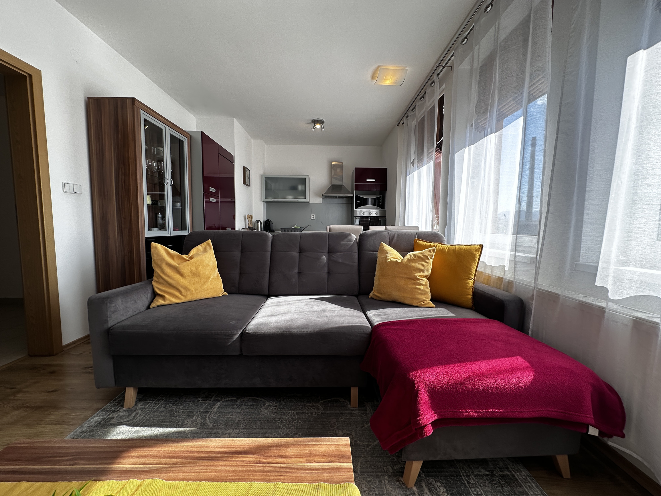 Prenájom Útulný 2-izbový byt s balkónom a parkovacím miestom