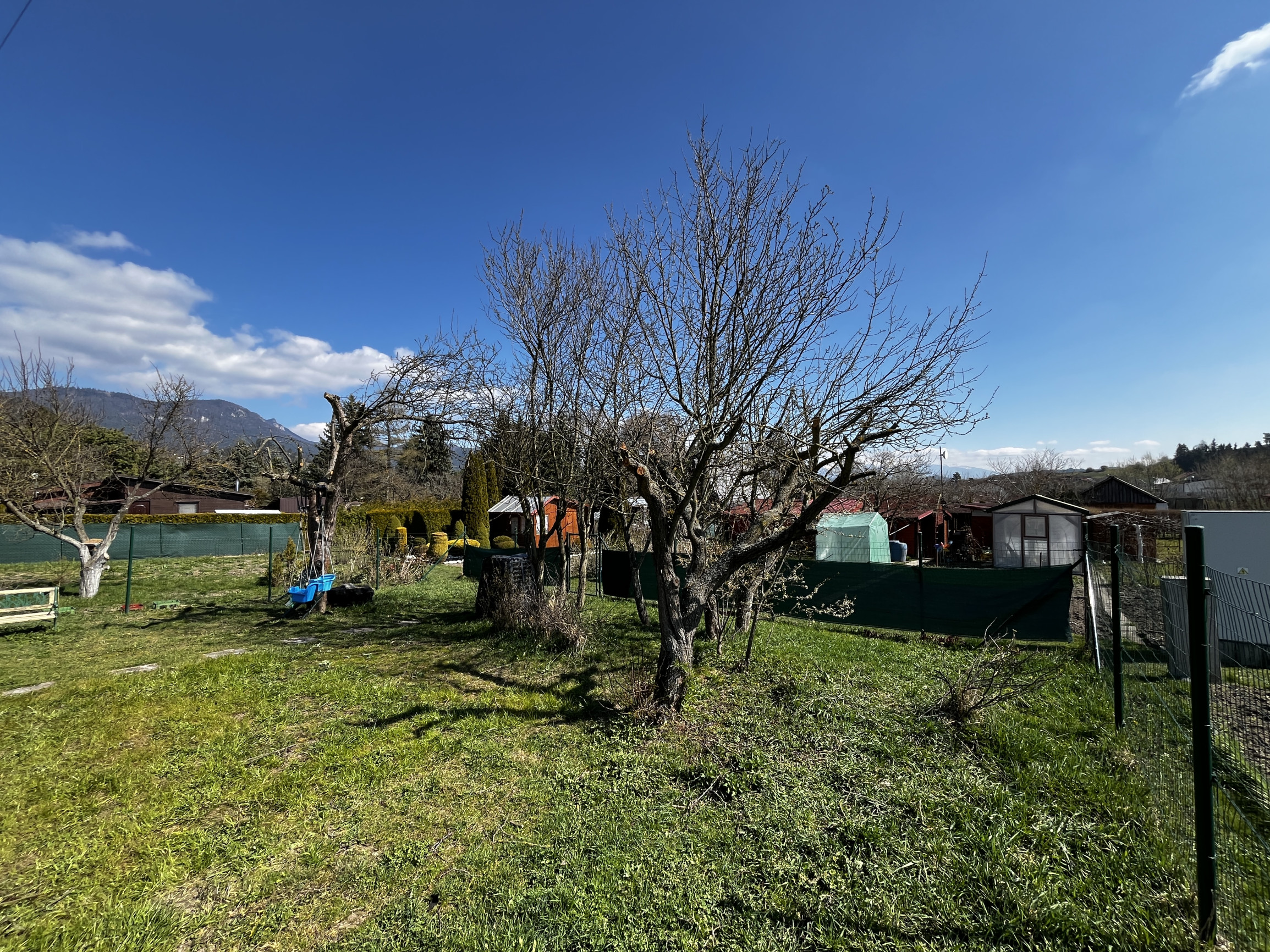 Na predaj upravená záhrada s elektrinou – Štiavnička