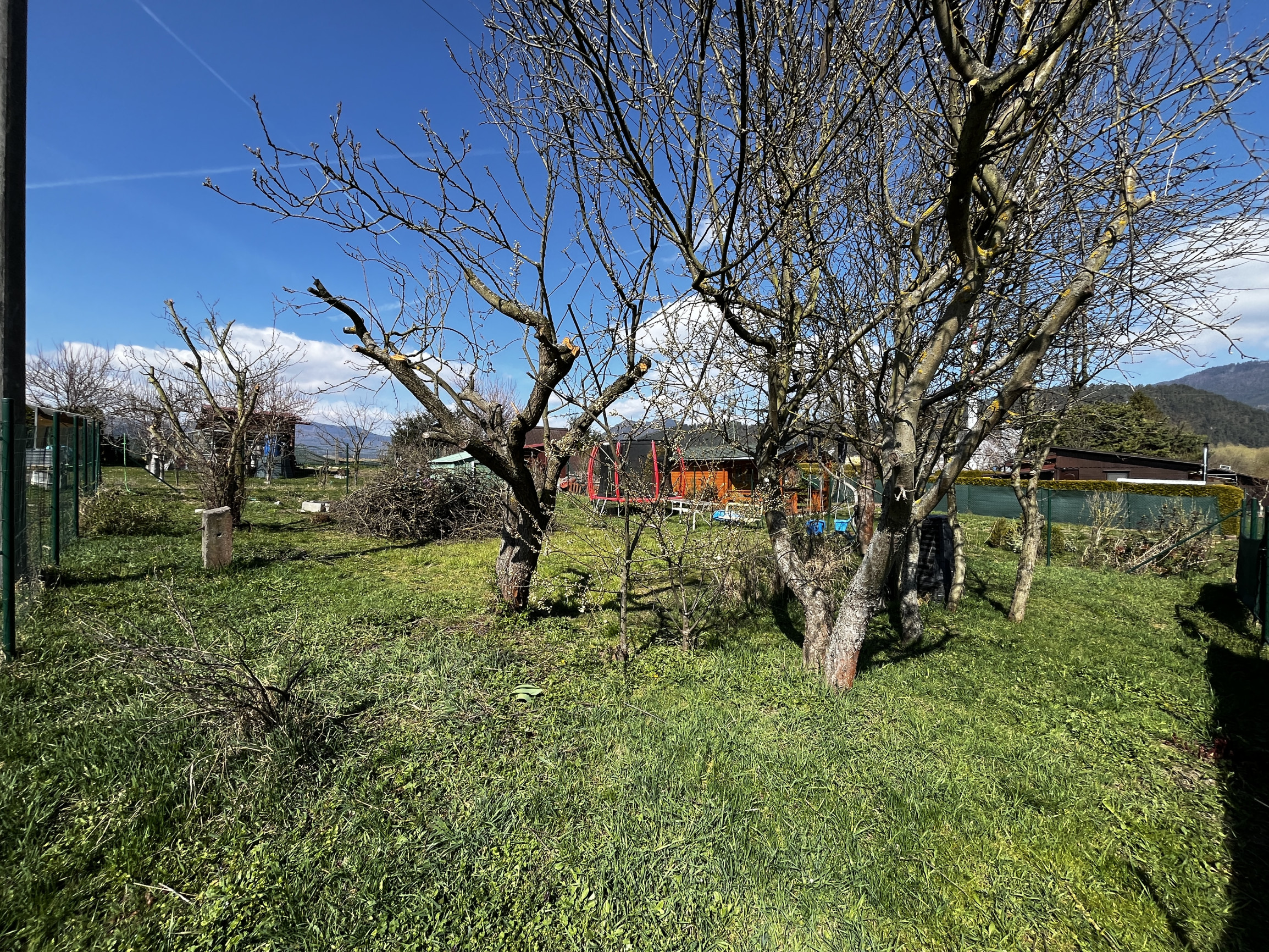 Na predaj upravená záhrada s elektrinou – Štiavnička