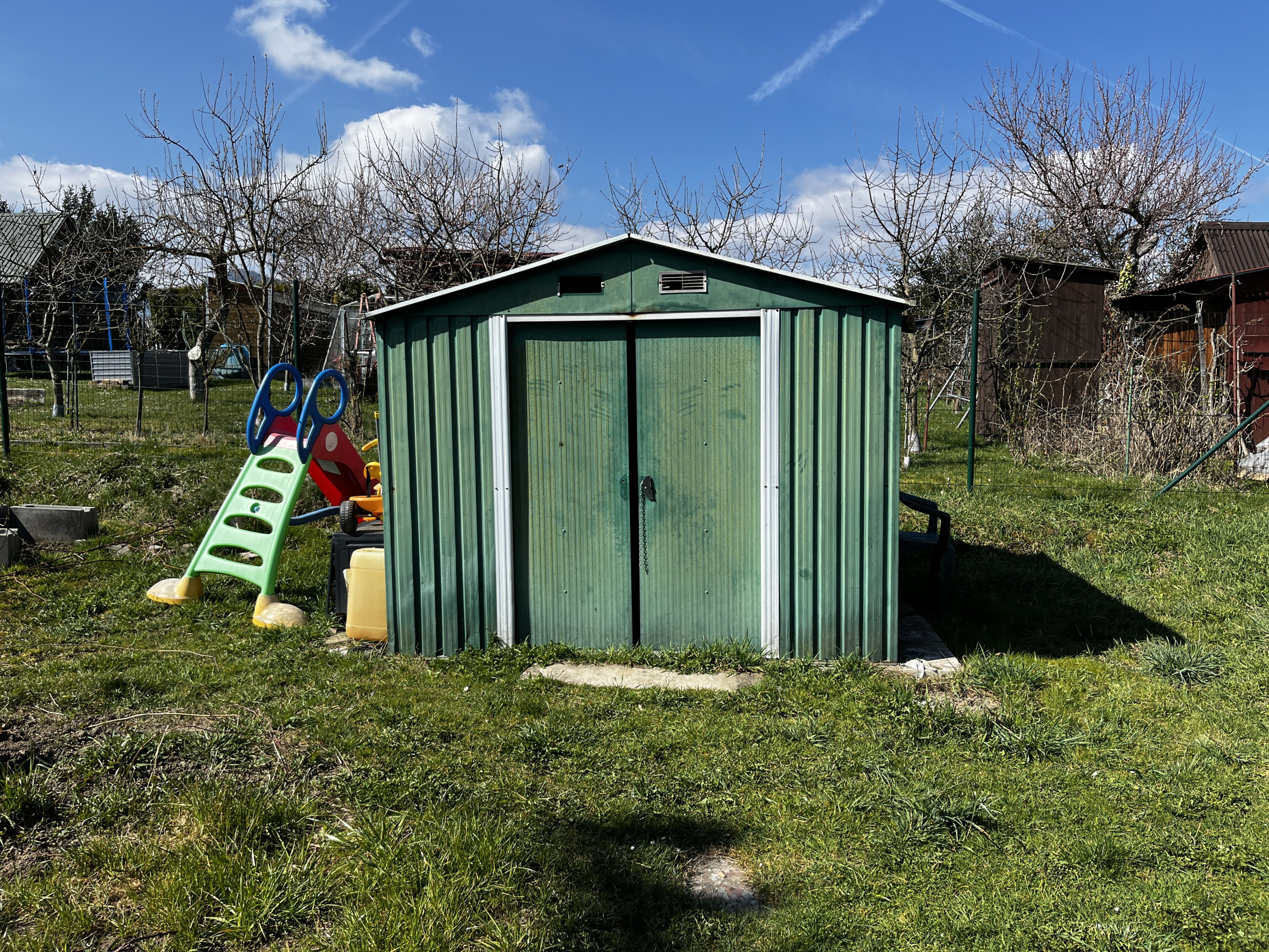 Na predaj upravená záhrada s elektrinou – Štiavnička