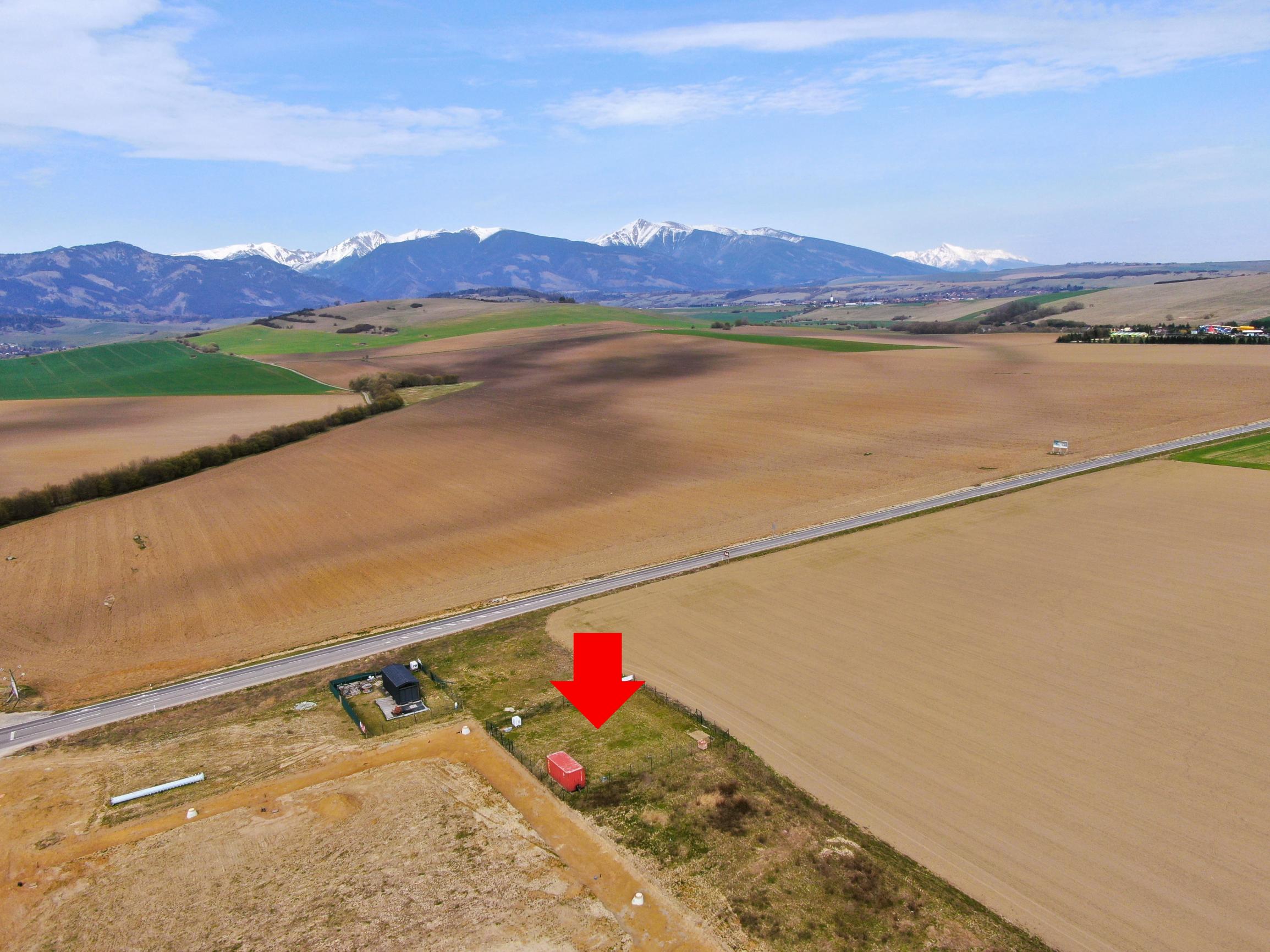 Slnečný stavebný pozemok s výhľadom na Tatry – Liptov