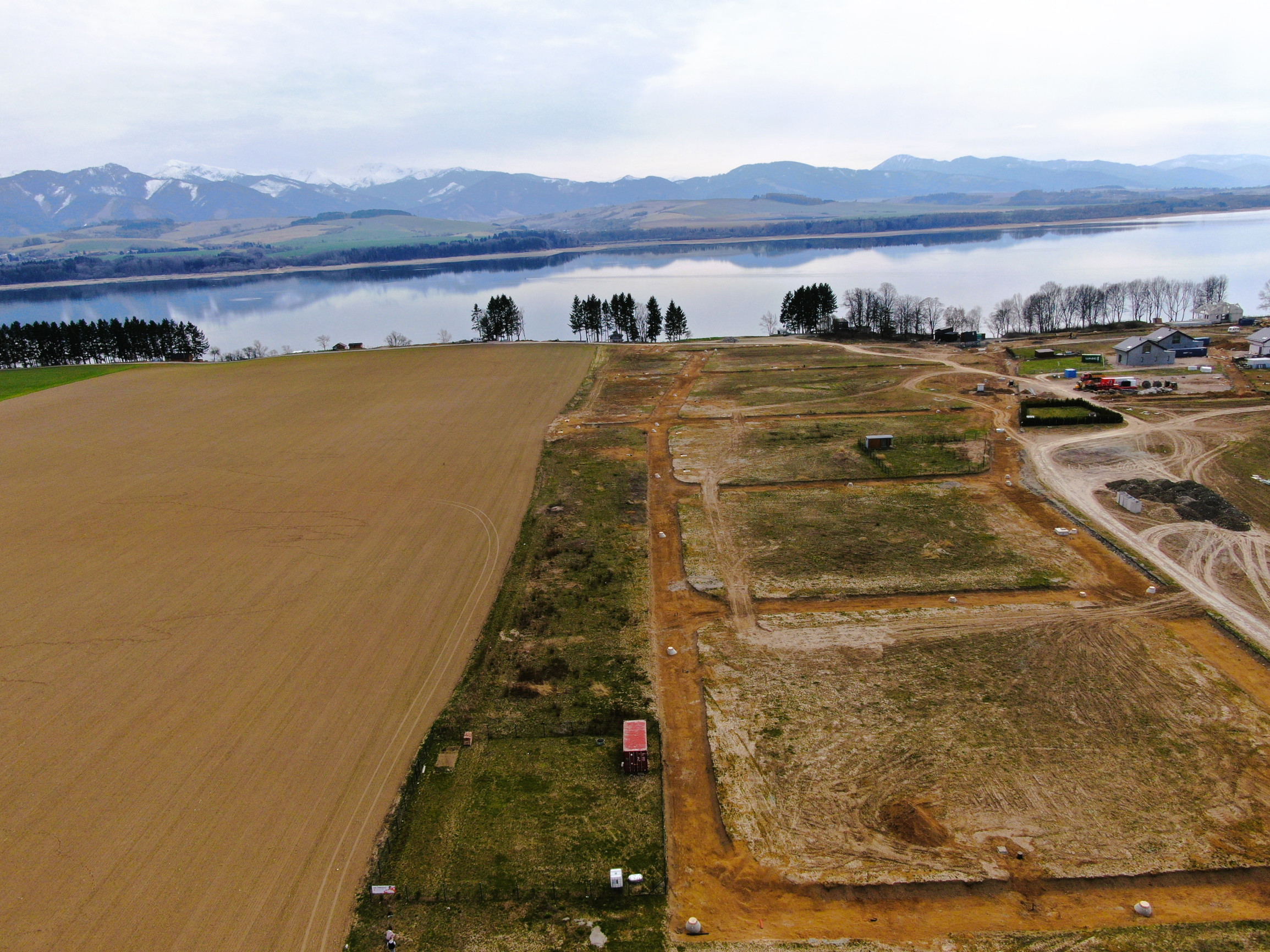 Slnečný stavebný pozemok s výhľadom na Tatry – Liptov