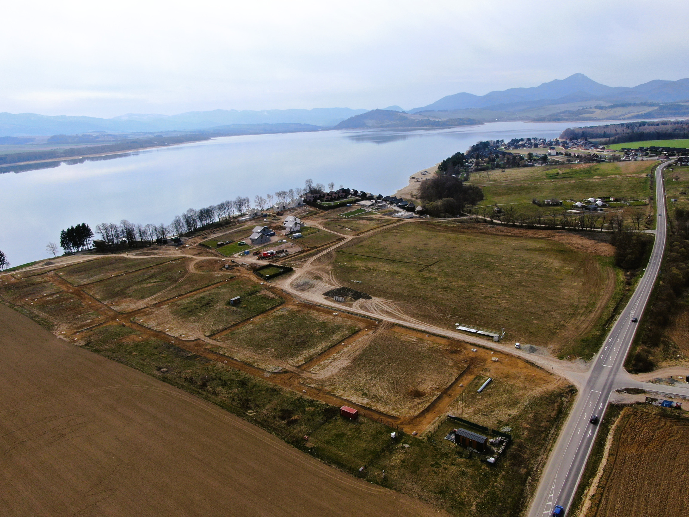 Slnečný stavebný pozemok s výhľadom na Tatry – Liptov