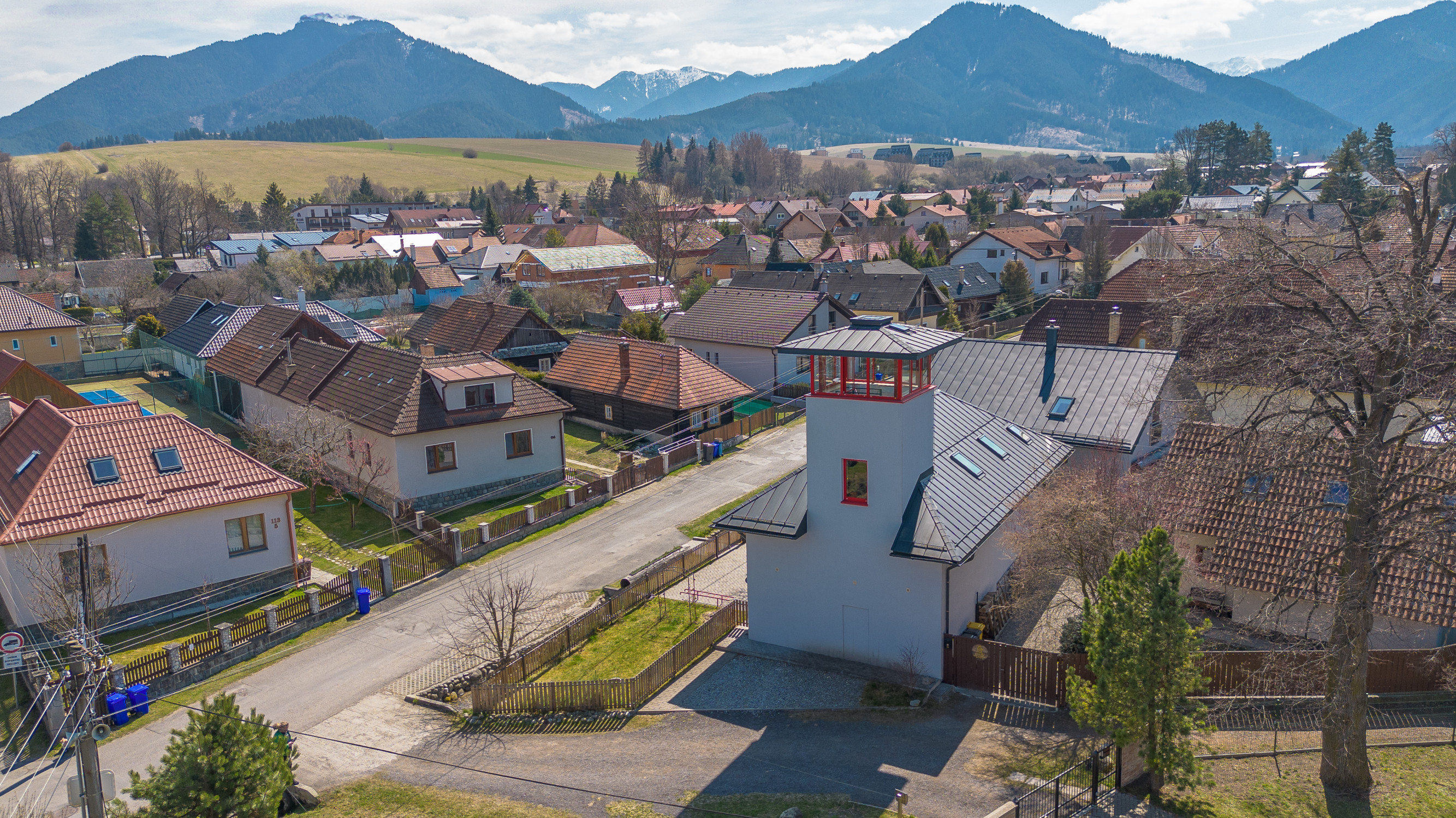 Zabehnutý bar s apartmánom a vlastnou vyhliadkovou vežou