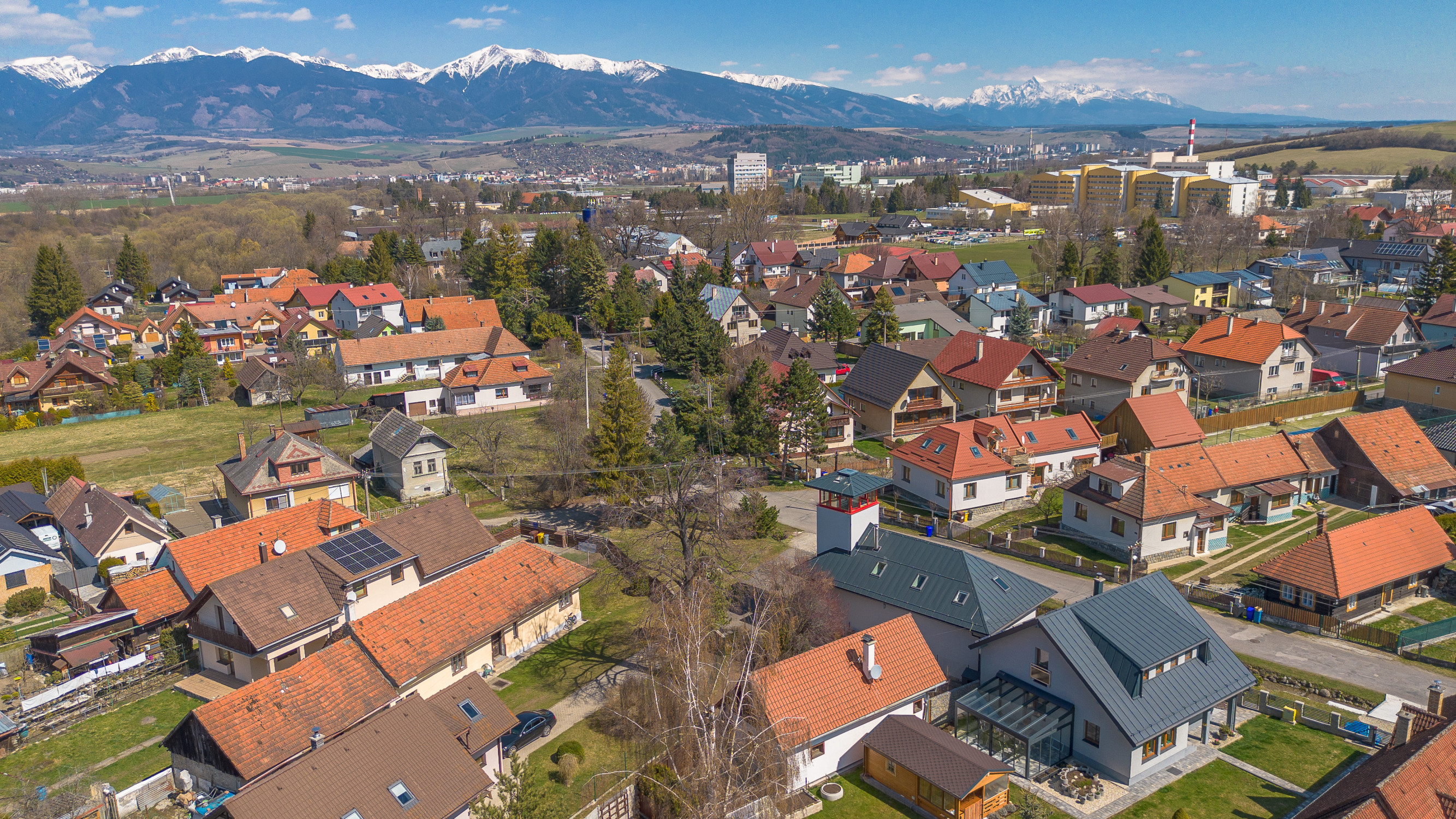 Zabehnutý bar s apartmánom a vlastnou vyhliadkovou vežou