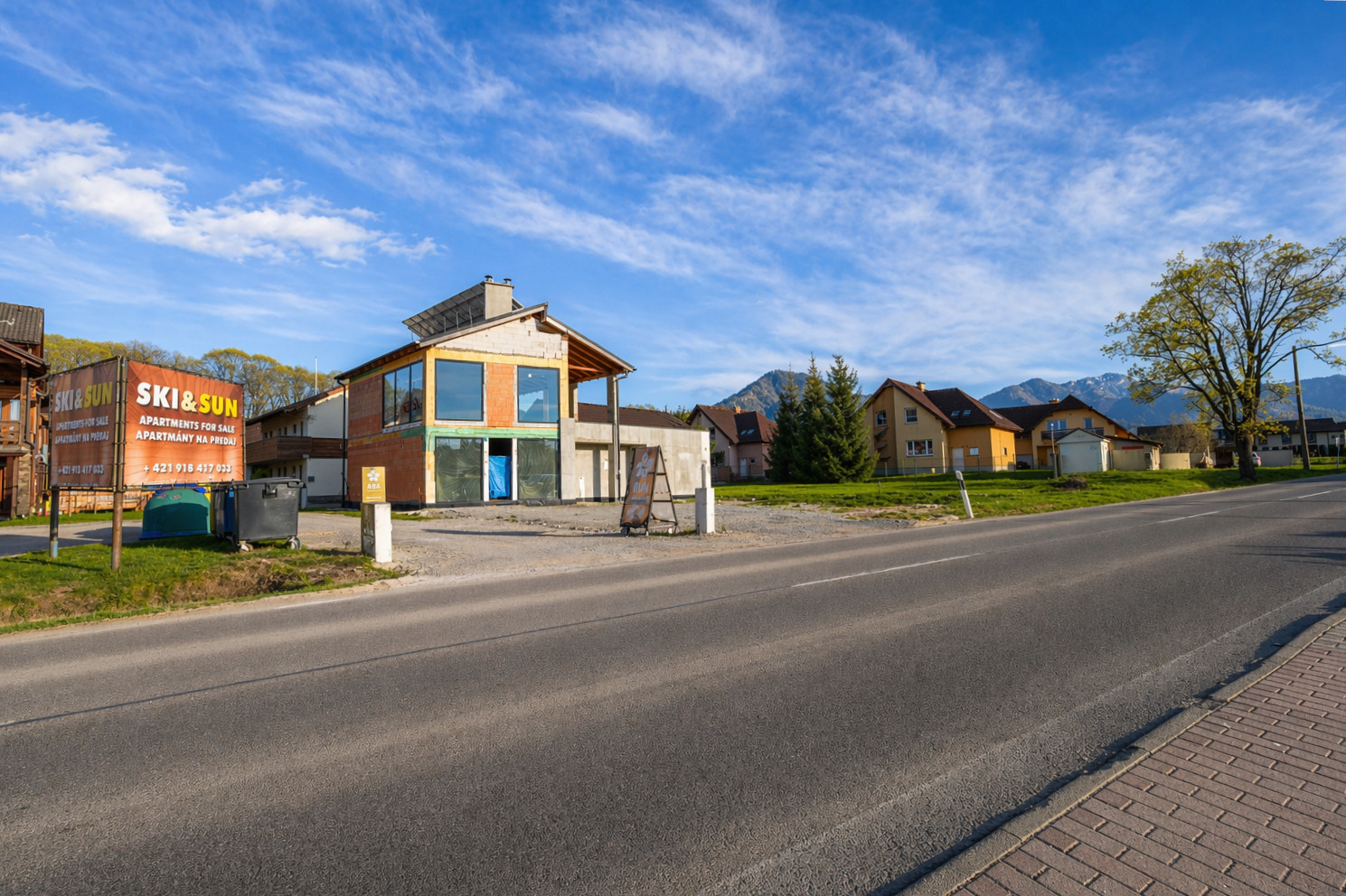 EXKLUZÍVNY DOM S TERASOU 120 m² NA HLAVNEJ CESTE DO JASNEJ