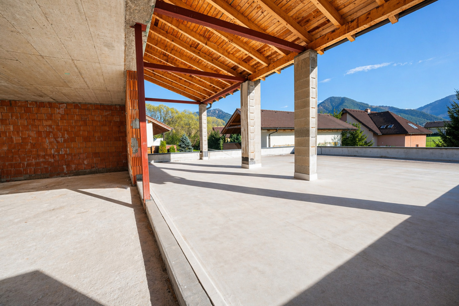 EXKLUZÍVNY DOM S TERASOU 120 m² NA HLAVNEJ CESTE DO JASNEJ
