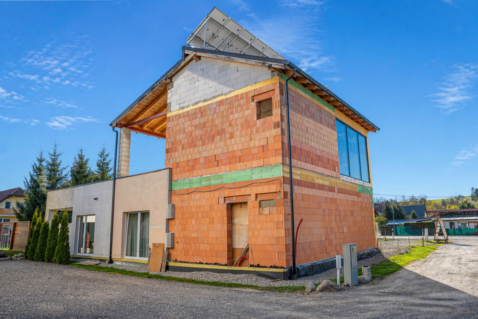 EXKLUZÍVNY DOM S TERASOU 120 m² NA HLAVNEJ CESTE DO JASNEJ