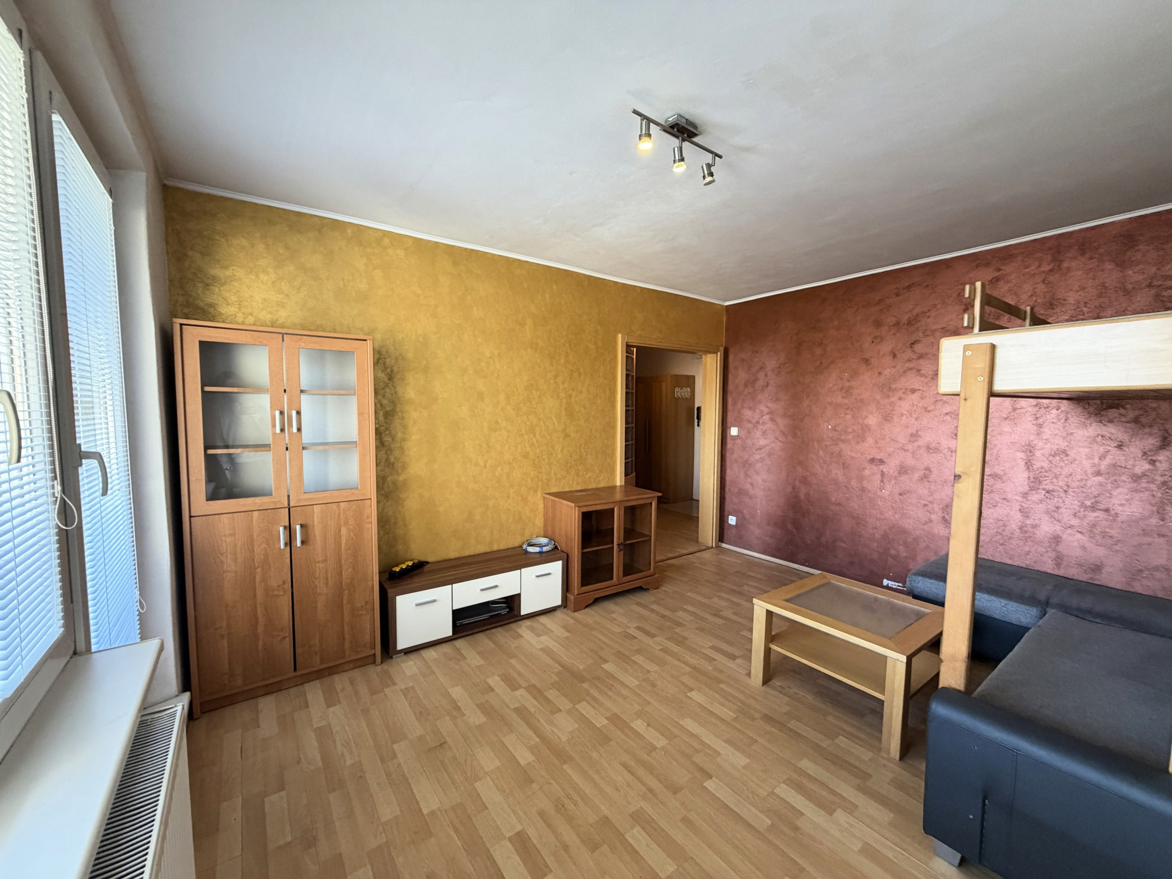 REZERVOVANÉ - Na predaj 1-izbový byt s dvoma loggiami – Roveň, Ružomberok