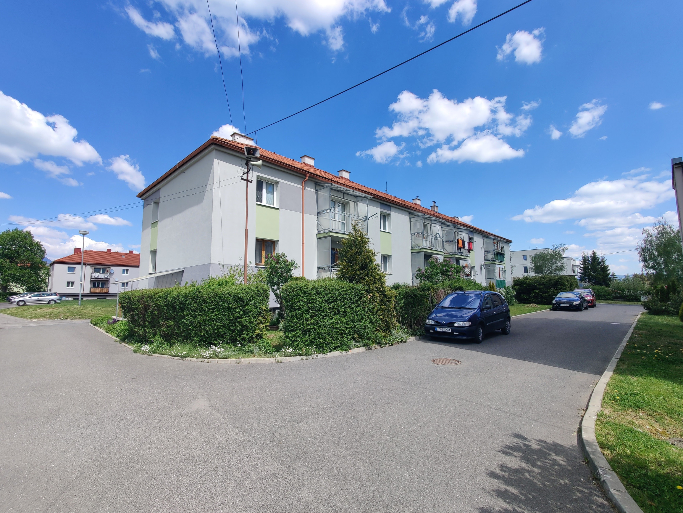 2-IZBOVÝ BYT S BALKÓNOM a GARÁŽOU – LIPTOVSKÝ PETER