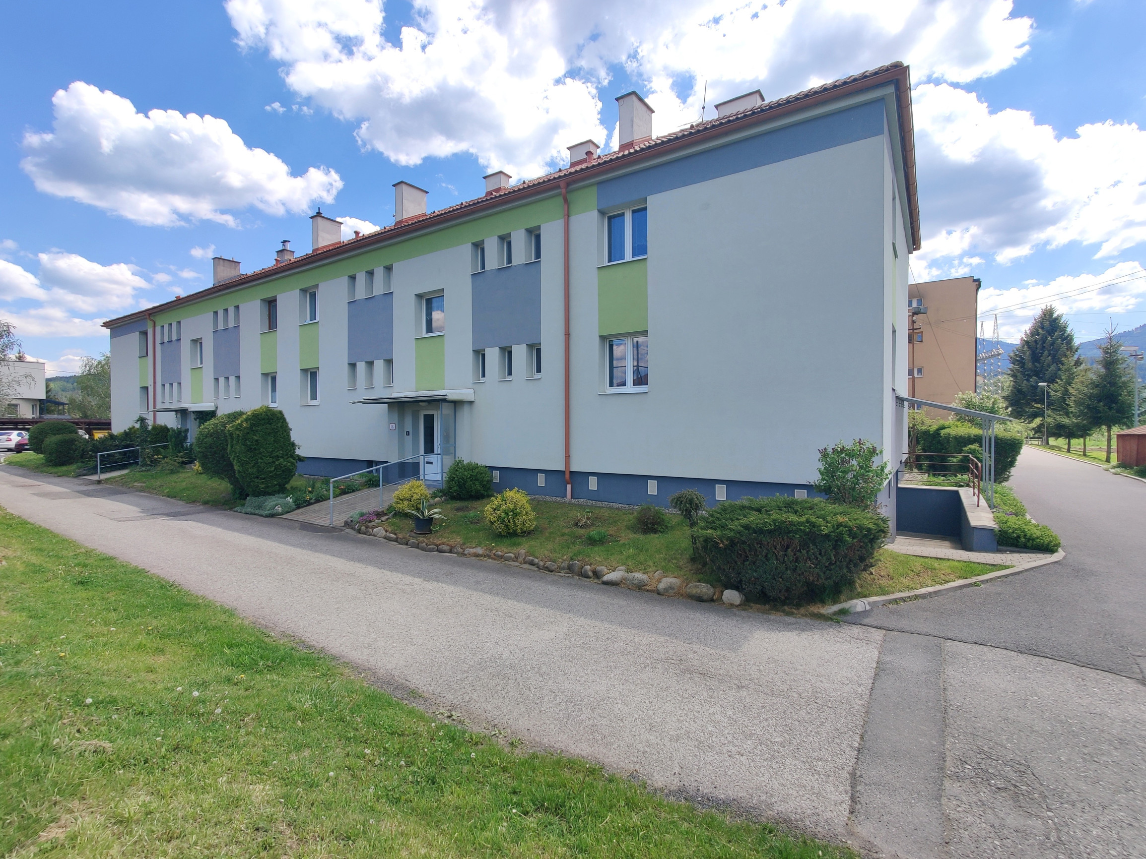 2-IZBOVÝ BYT S BALKÓNOM a GARÁŽOU – LIPTOVSKÝ PETER
