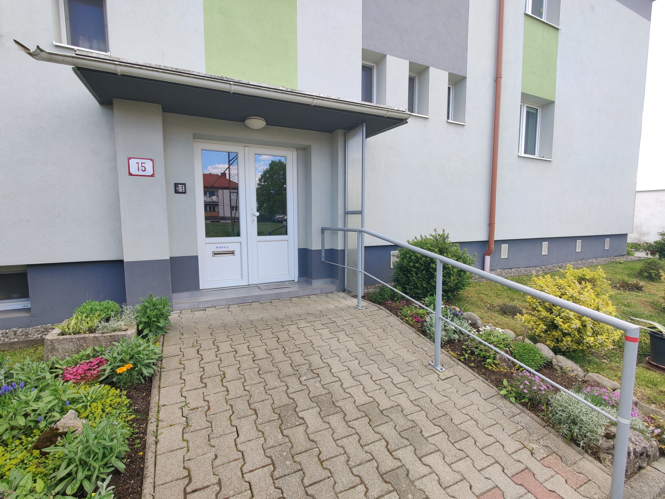2-IZBOVÝ BYT S BALKÓNOM a GARÁŽOU – LIPTOVSKÝ PETER