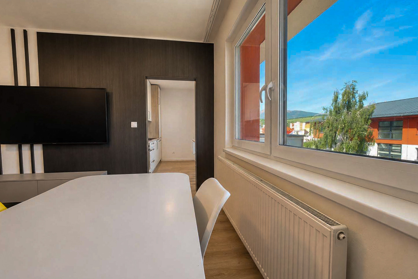 MODERNÝ 2-IZBOVÝ BYT S PARKOVACÍM MIESTOM V CENTRE LIPTOVSKÉHO MIKULÁŠA