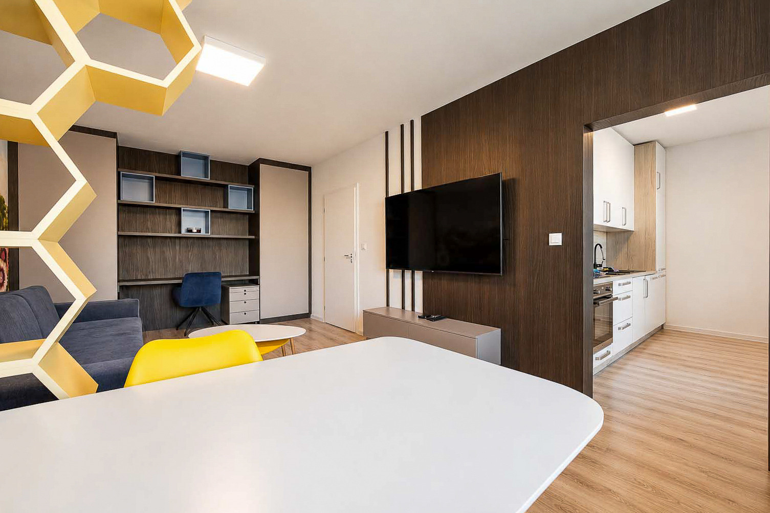 MODERNÝ 2-IZBOVÝ BYT S PARKOVACÍM MIESTOM V CENTRE LIPTOVSKÉHO MIKULÁŠA