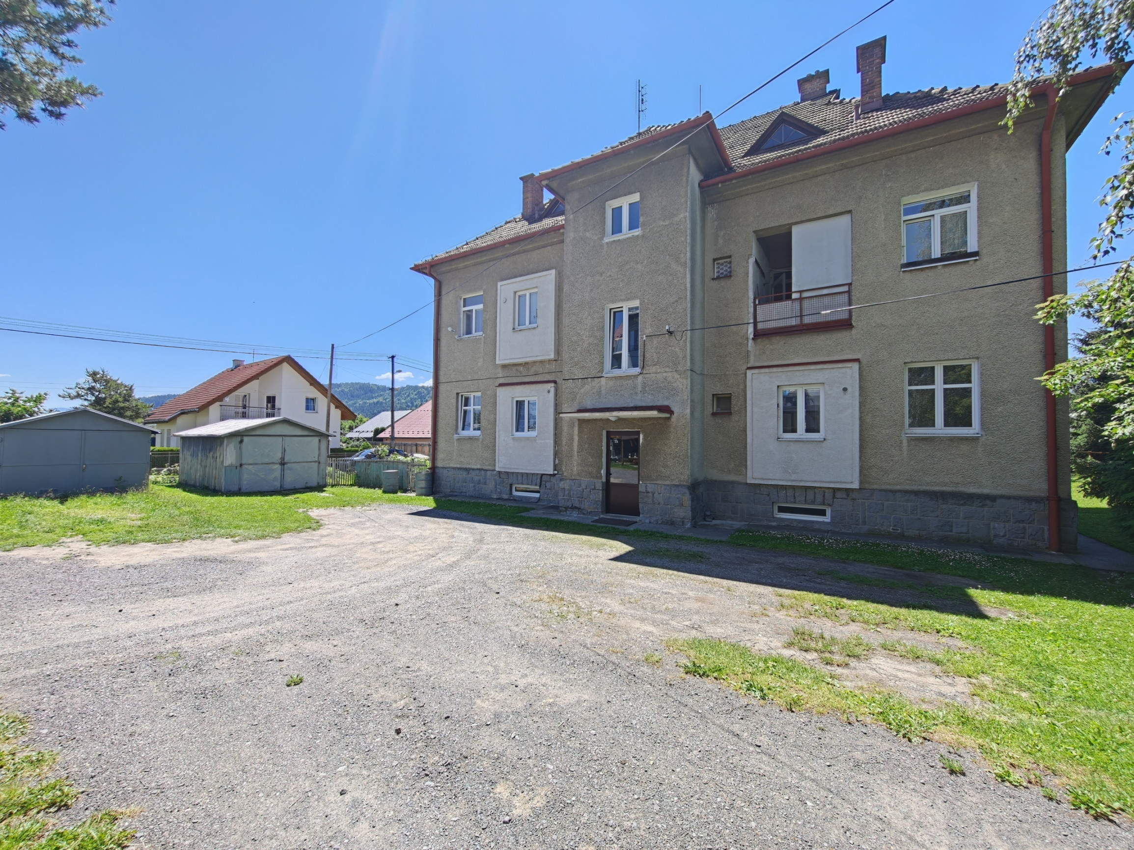 Byt s garážou a záhradou v pokojnej lokalite, Liptovský Peter