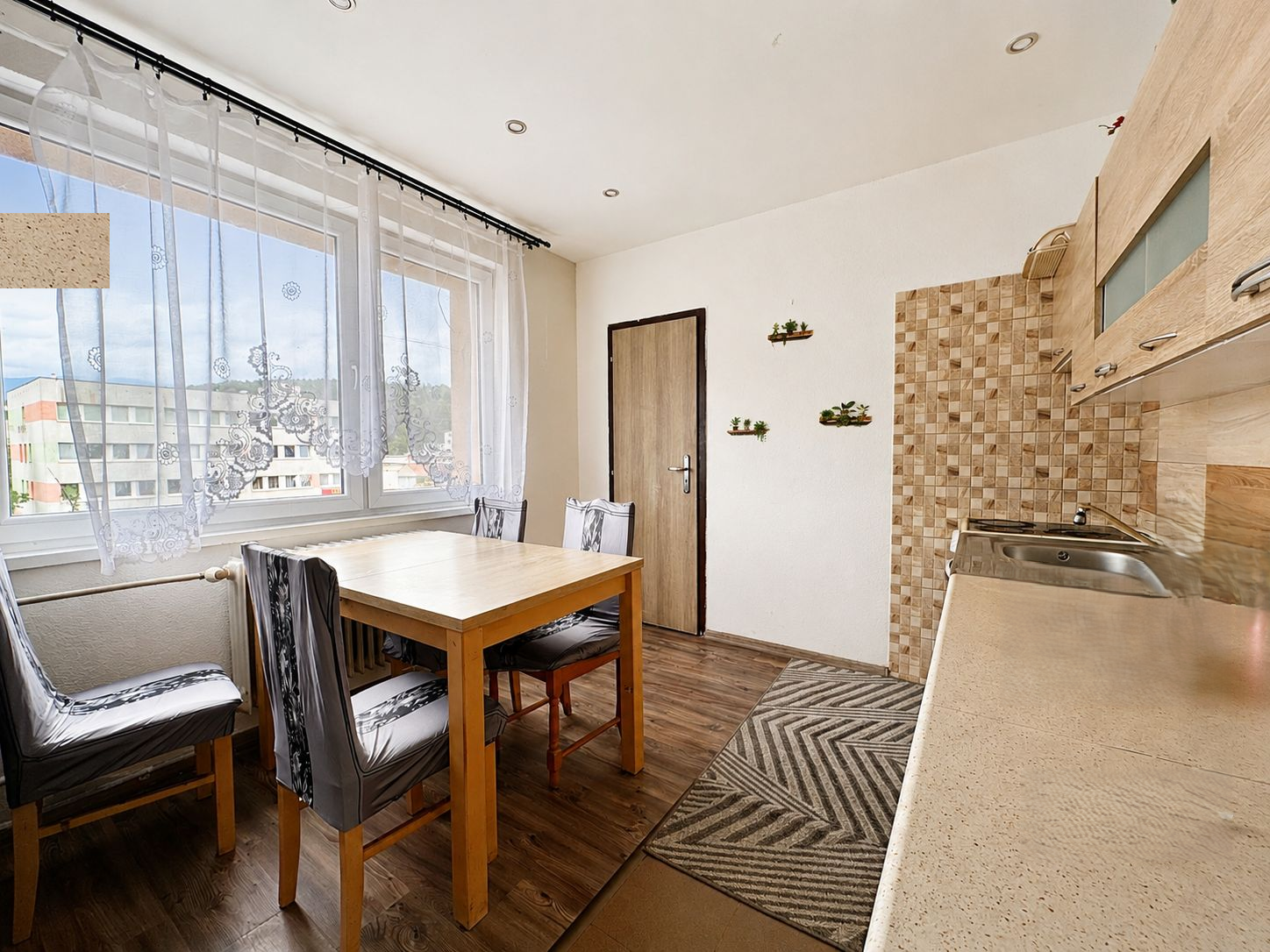 NA PREDAJ 4-izbový byt s balkónom, Liptovský Mikuláš – 77 m²