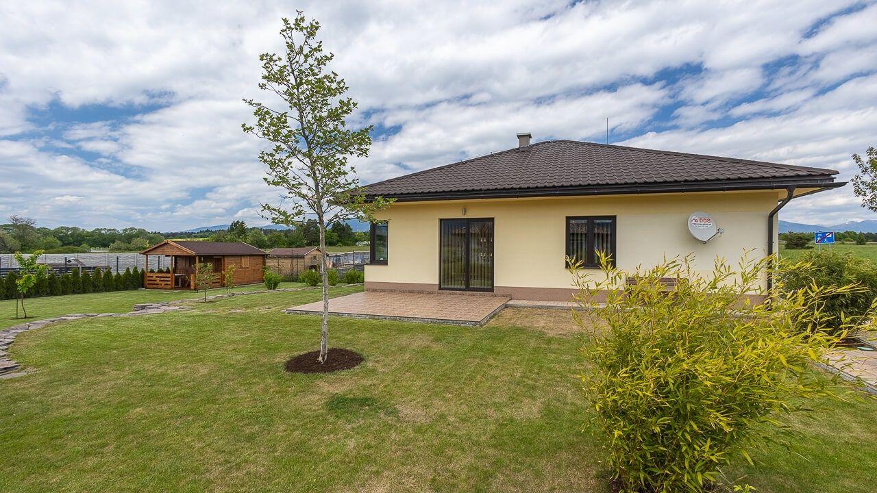 Na prenájom - Štýlová novostavba rodinného domu s veľkým pozemkom – Liptovský Peter