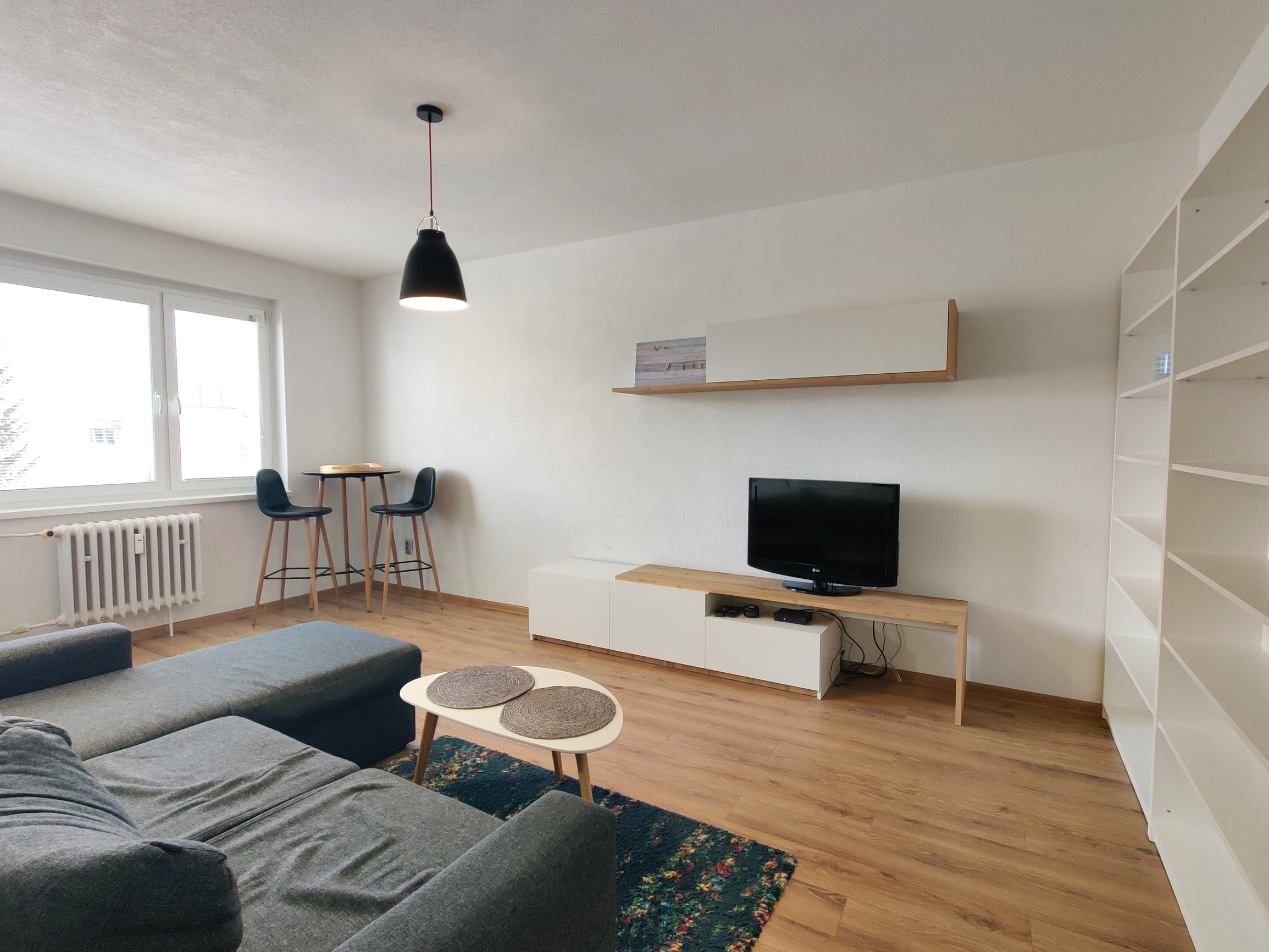 MODERN & FULLY RENOVATED 2-ROOM APARTMENT FOR RENT