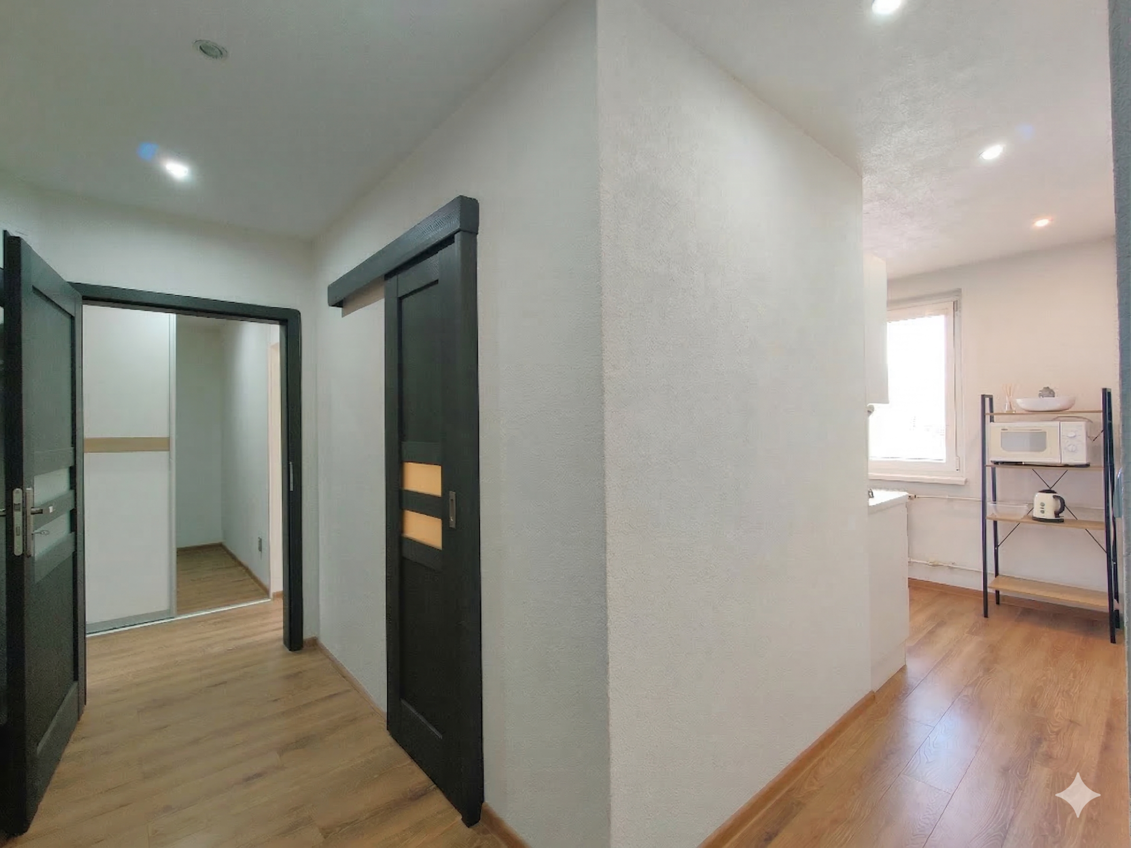 MODERN & FULLY RENOVATED 2-ROOM APARTMENT FOR RENT