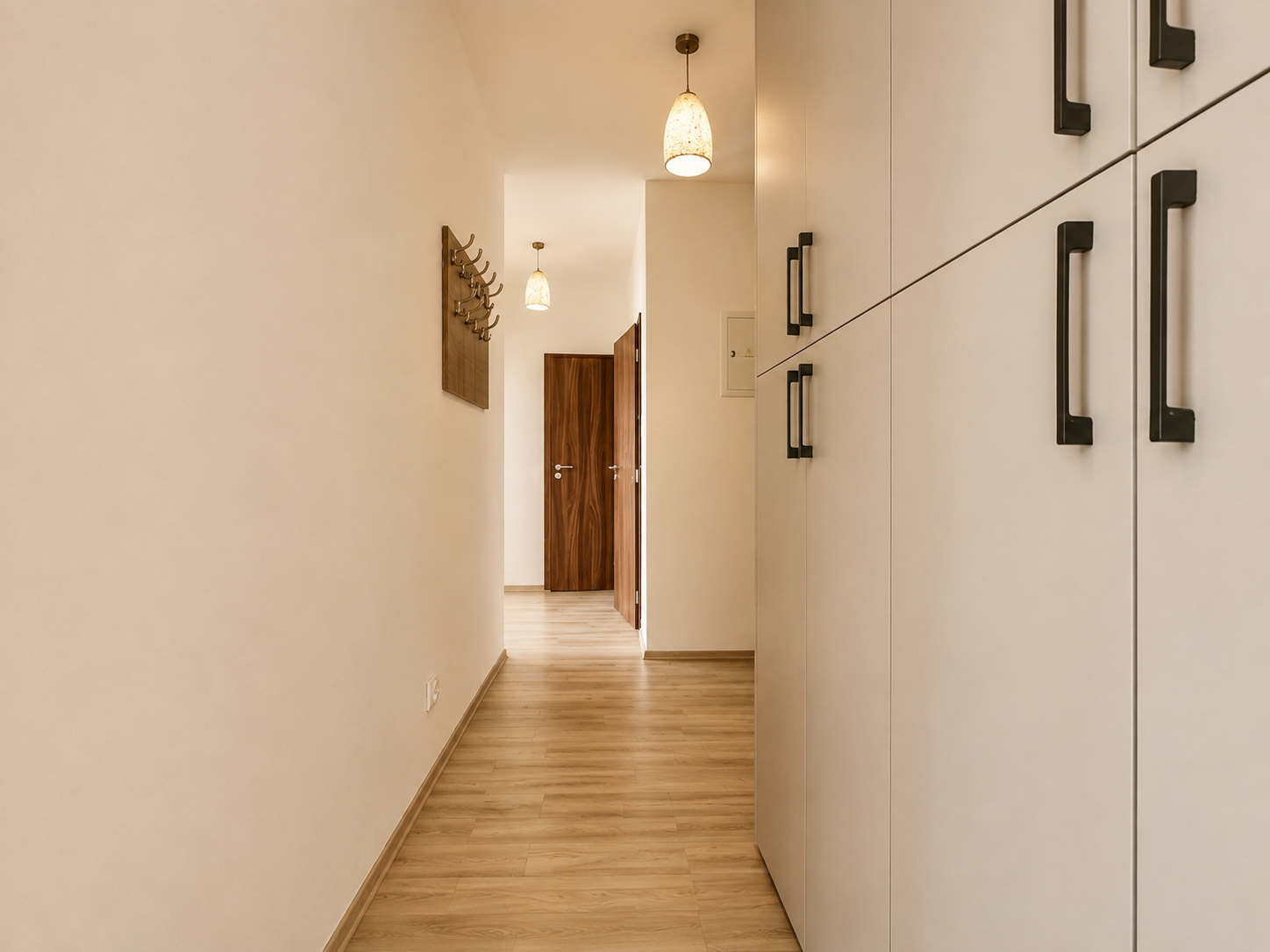 Prenájom: Moderný 3-izbový byt s 2 parkovacími miestami v centre
