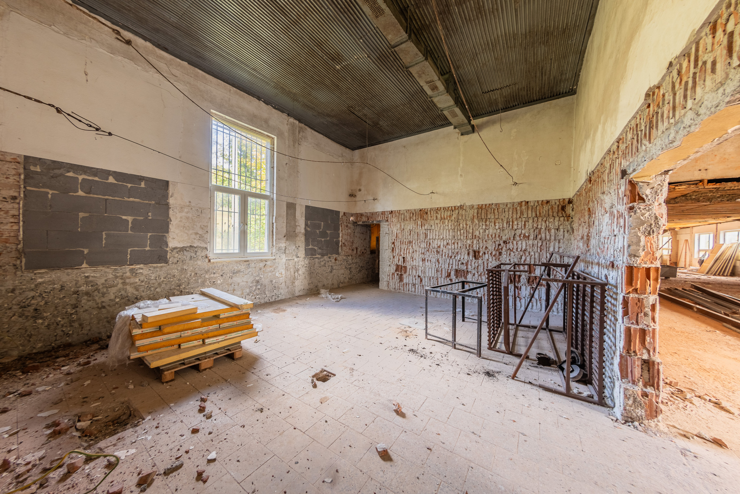Na predaj výrobný a skladový objekt (1 150 m²), Lisková