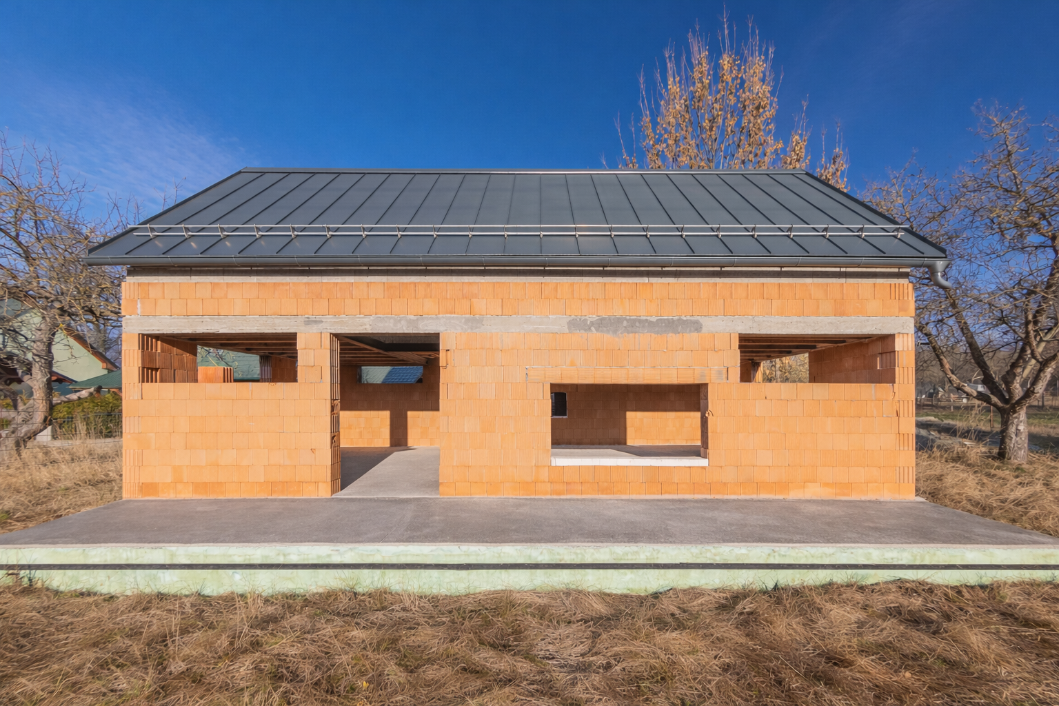 ZNÍŽENÁ CENA | 2 152 m² pozemok + hrubá stavba v obci Žiar