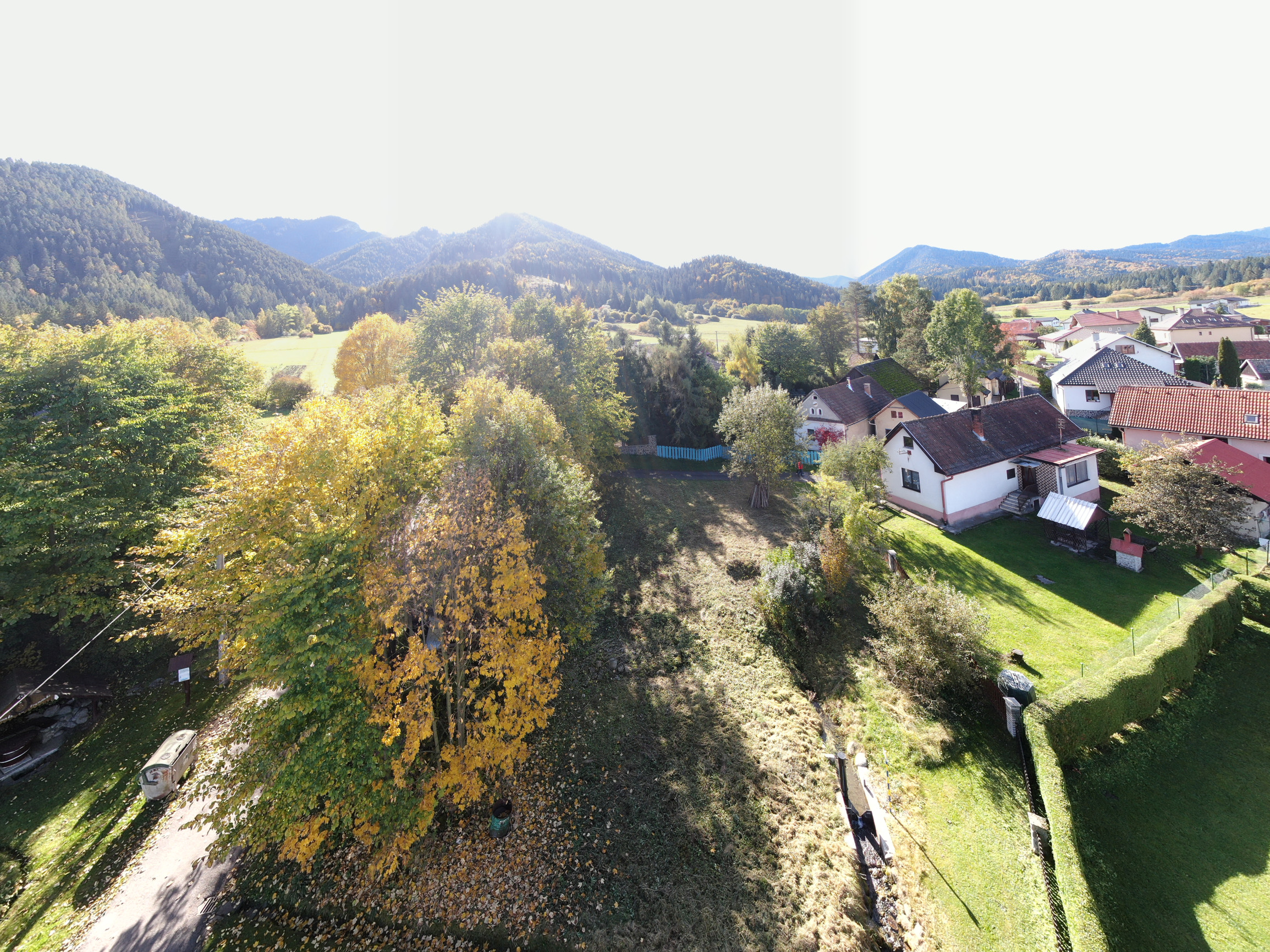 STAVEBNÝ POZEMOK V LAZISKU S PROJEKTOM RODINNÉHO DOMU | 569 m²