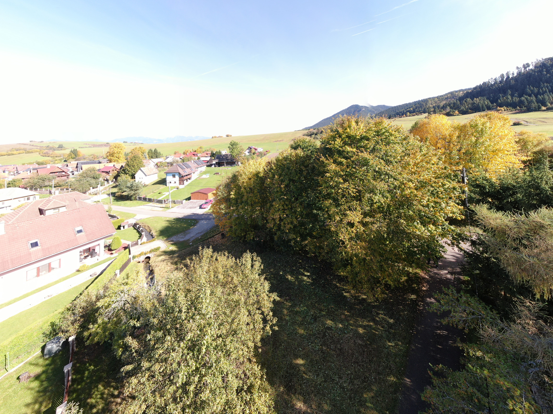 STAVEBNÝ POZEMOK V LAZISKU S PROJEKTOM RODINNÉHO DOMU | 569 m²