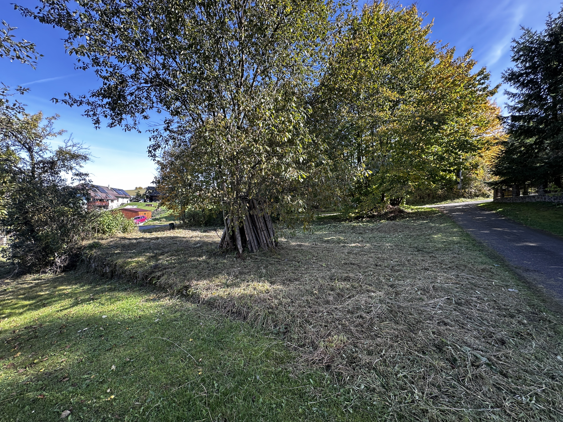 STAVEBNÝ POZEMOK V LAZISKU S PROJEKTOM RODINNÉHO DOMU | 569 m²
