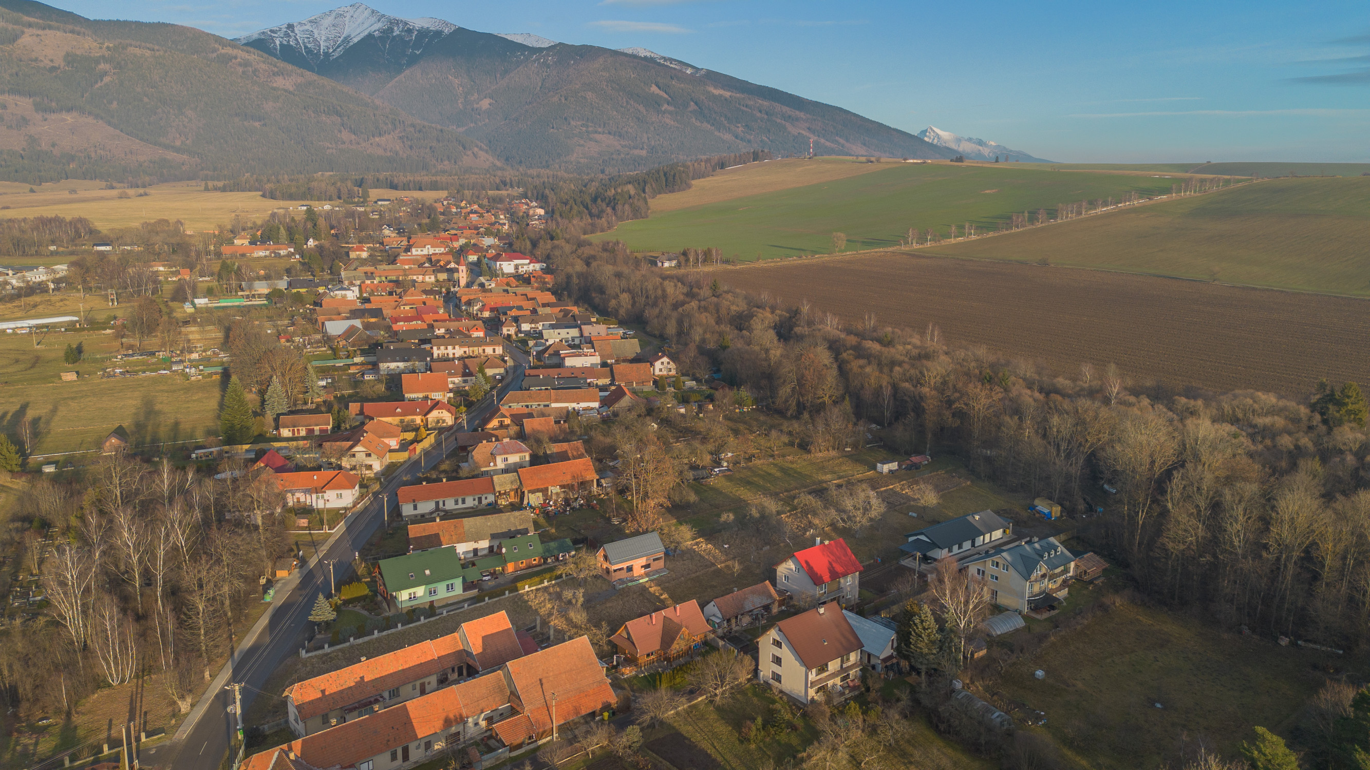 EXKLUZÍVNE | Veľkorysý stavebný pozemok 2 152 m² v obci Žiar