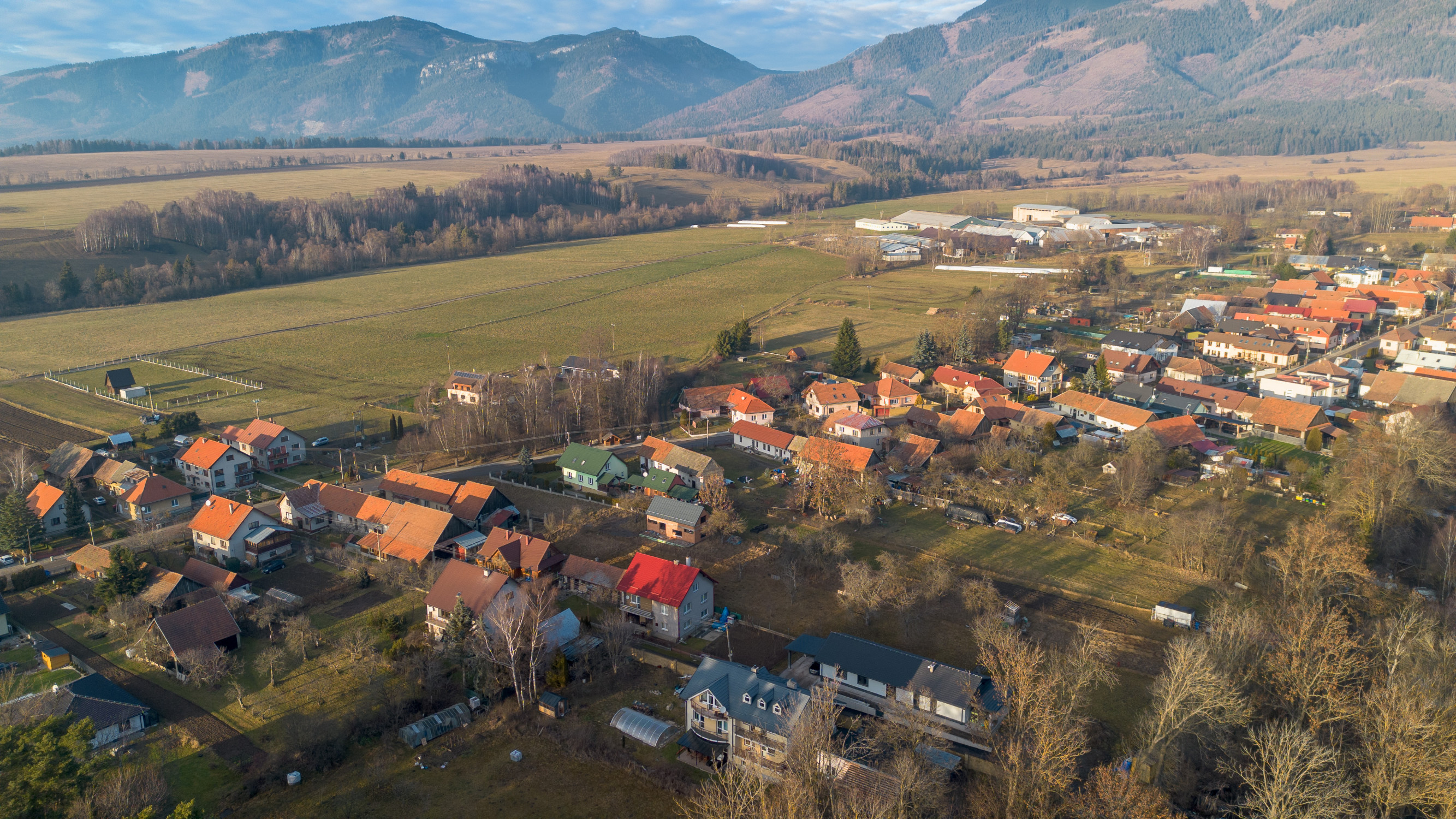 EXKLUZÍVNE | Veľkorysý stavebný pozemok 2 152 m² v obci Žiar