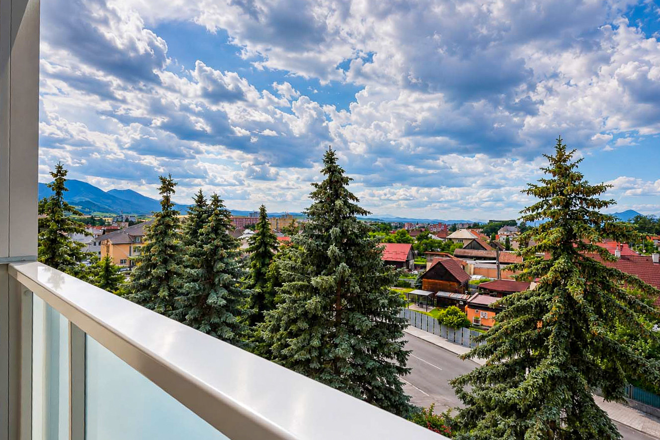 NA PREDAJ: 4-izbový byt s balkónom, Liptovský Mikuláš – 77 m²