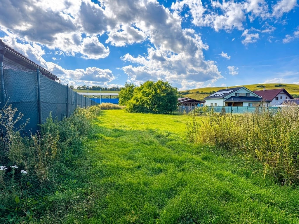 Stavebný pozemok pre rodinný dom v obci Svätý Kríž (1 013 m²)