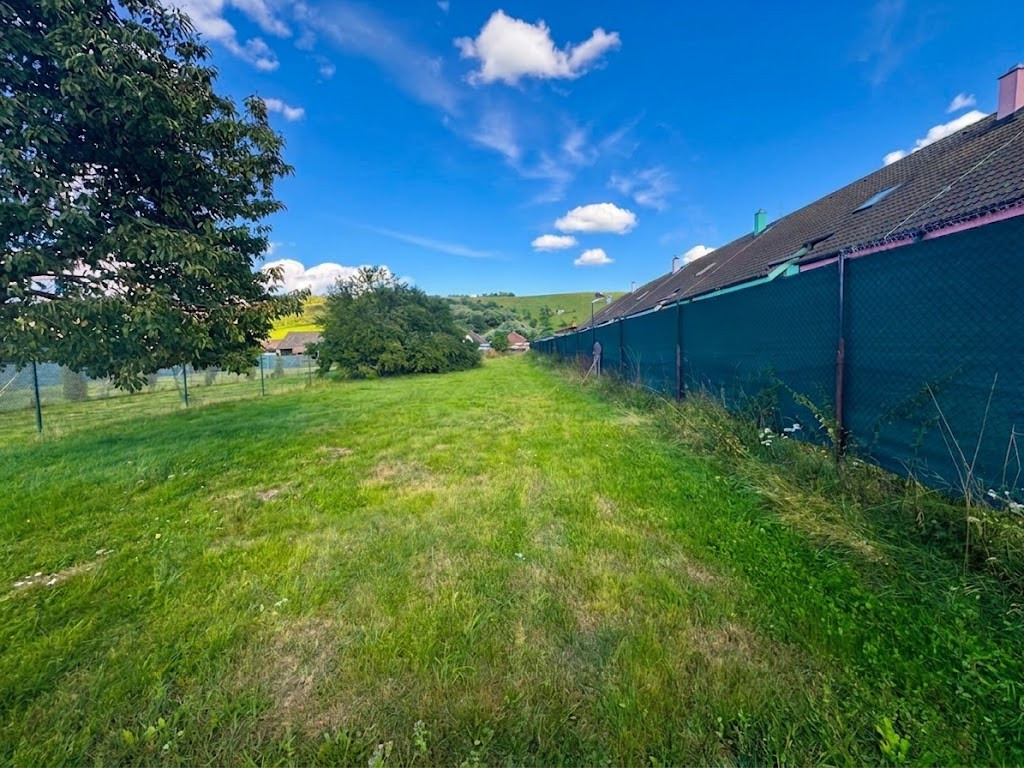 Stavebný pozemok pre rodinný dom v obci Svätý Kríž (1 013 m²)
