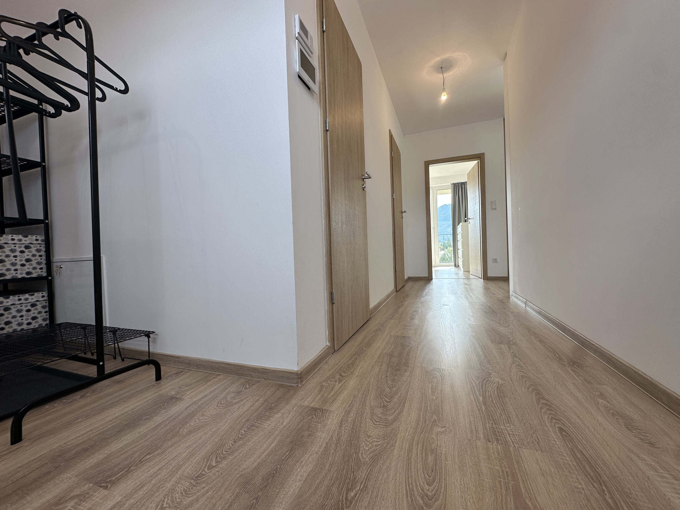 Svetlý 3-izbový novostavbový byt s veľkým balkónom a parkovaním