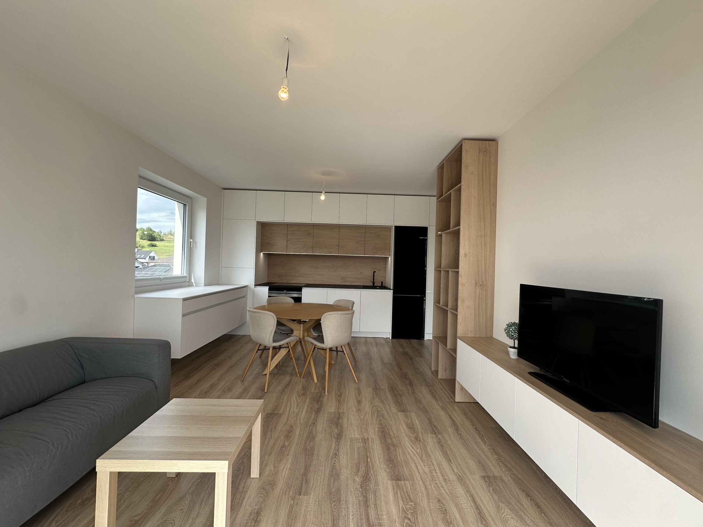Svetlý 3-izbový novostavbový byt s veľkým balkónom a parkovaním