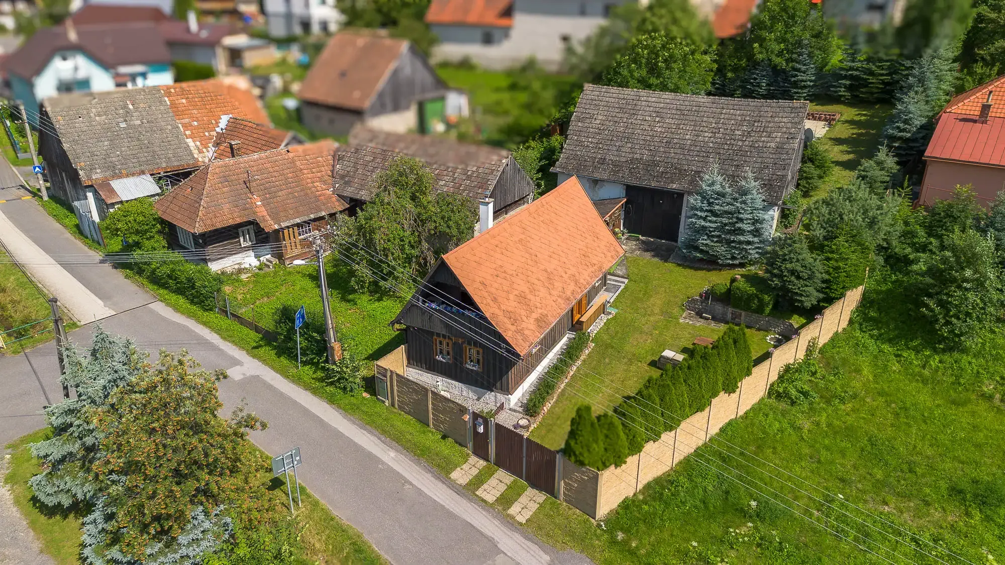 Liptovská chalupa s pozemkom, humnom a kompletným zariadením, Jakubovany