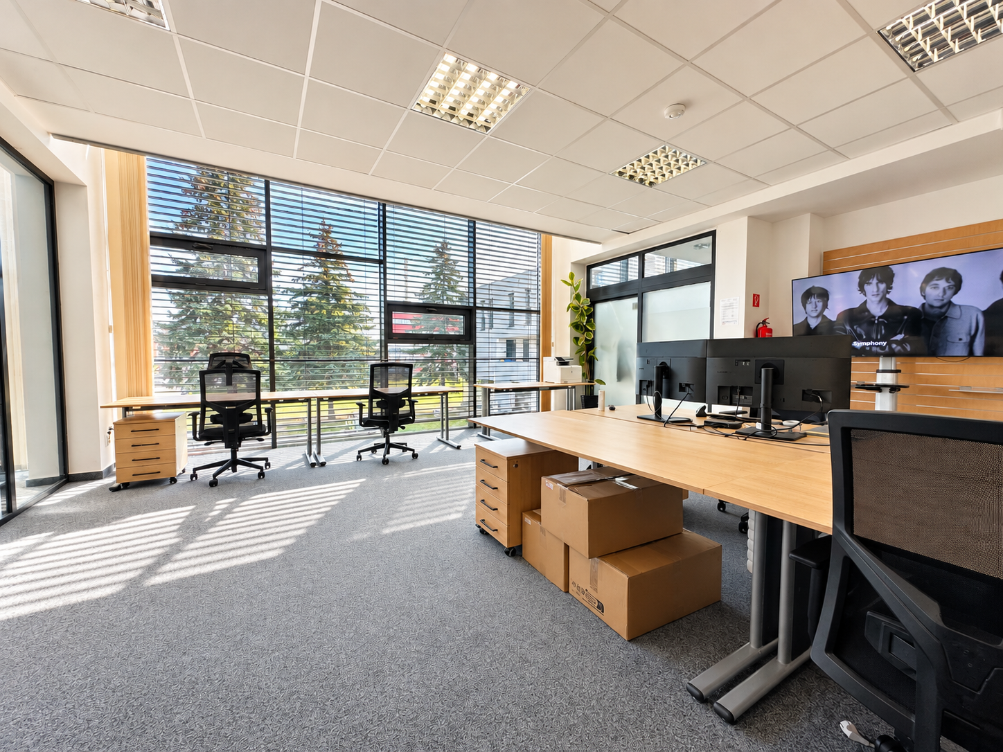 PRENÁJOM REPREZENTATÍVNYCH KANCELÁRSKYCH PRIESTOROV – 208 m²