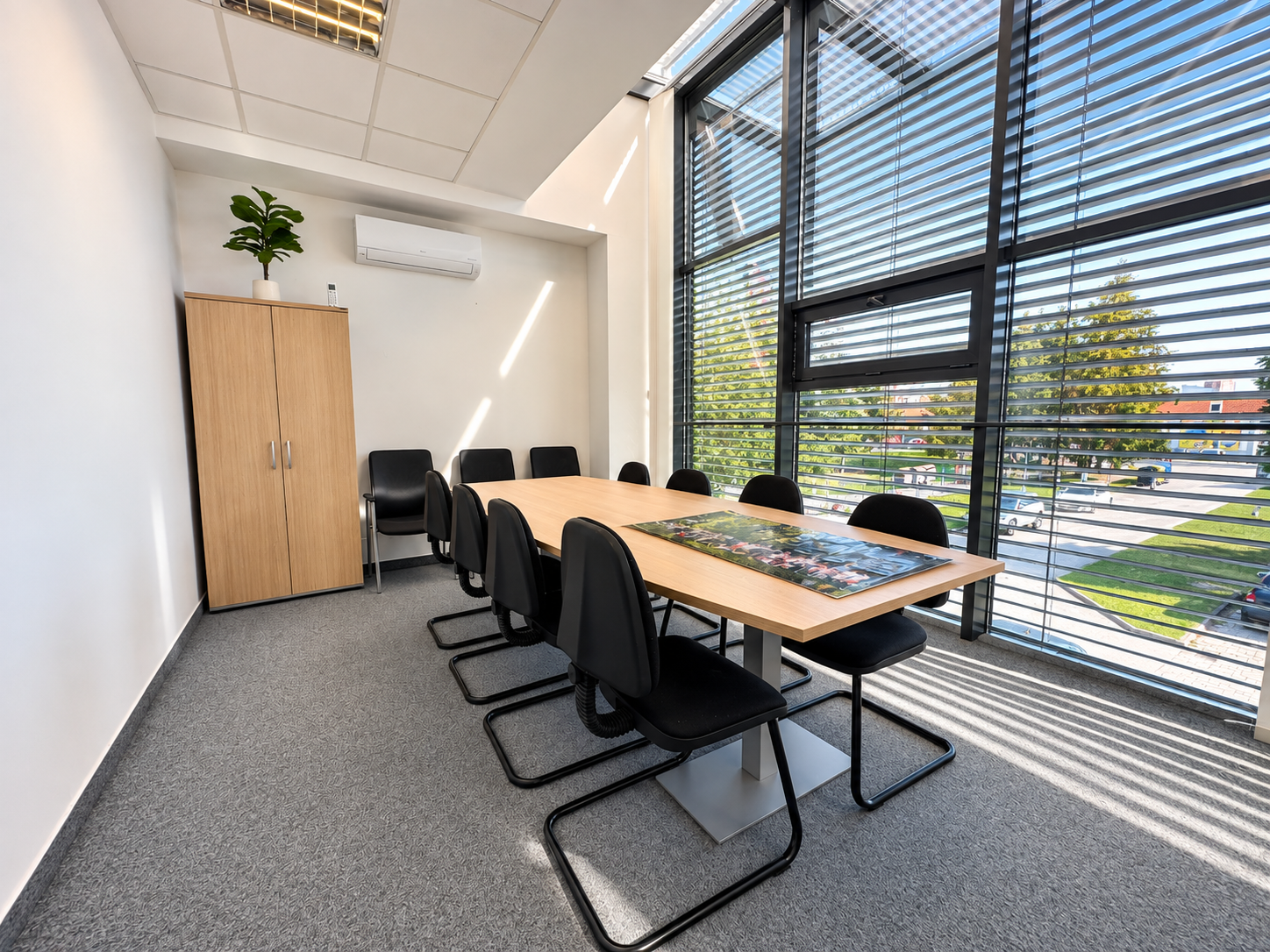 PRENÁJOM REPREZENTATÍVNYCH KANCELÁRSKYCH PRIESTOROV – 208 m²
