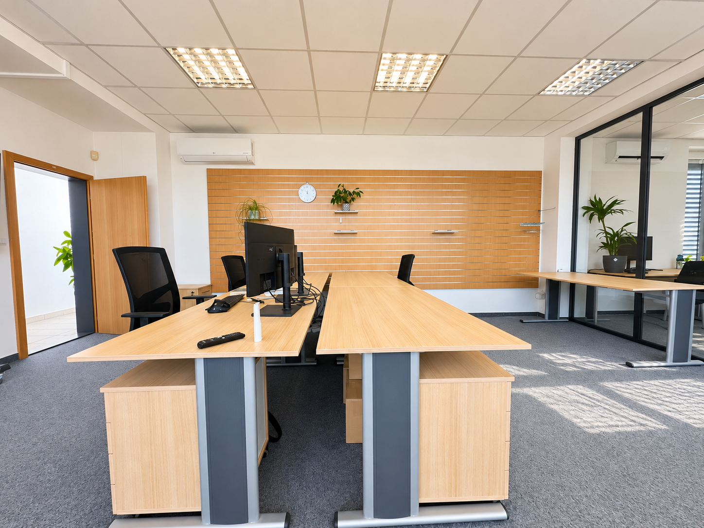PRENÁJOM REPREZENTATÍVNYCH KANCELÁRSKYCH PRIESTOROV – 208 m²