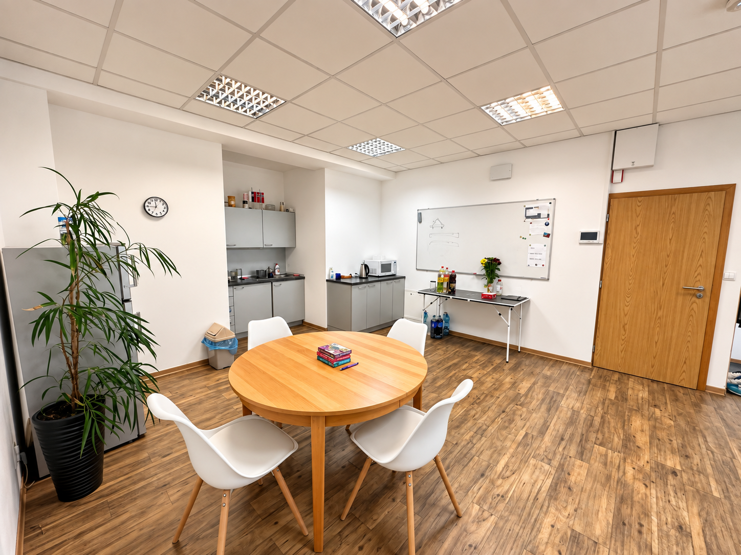 PRENÁJOM REPREZENTATÍVNYCH KANCELÁRSKYCH PRIESTOROV – 208 m²