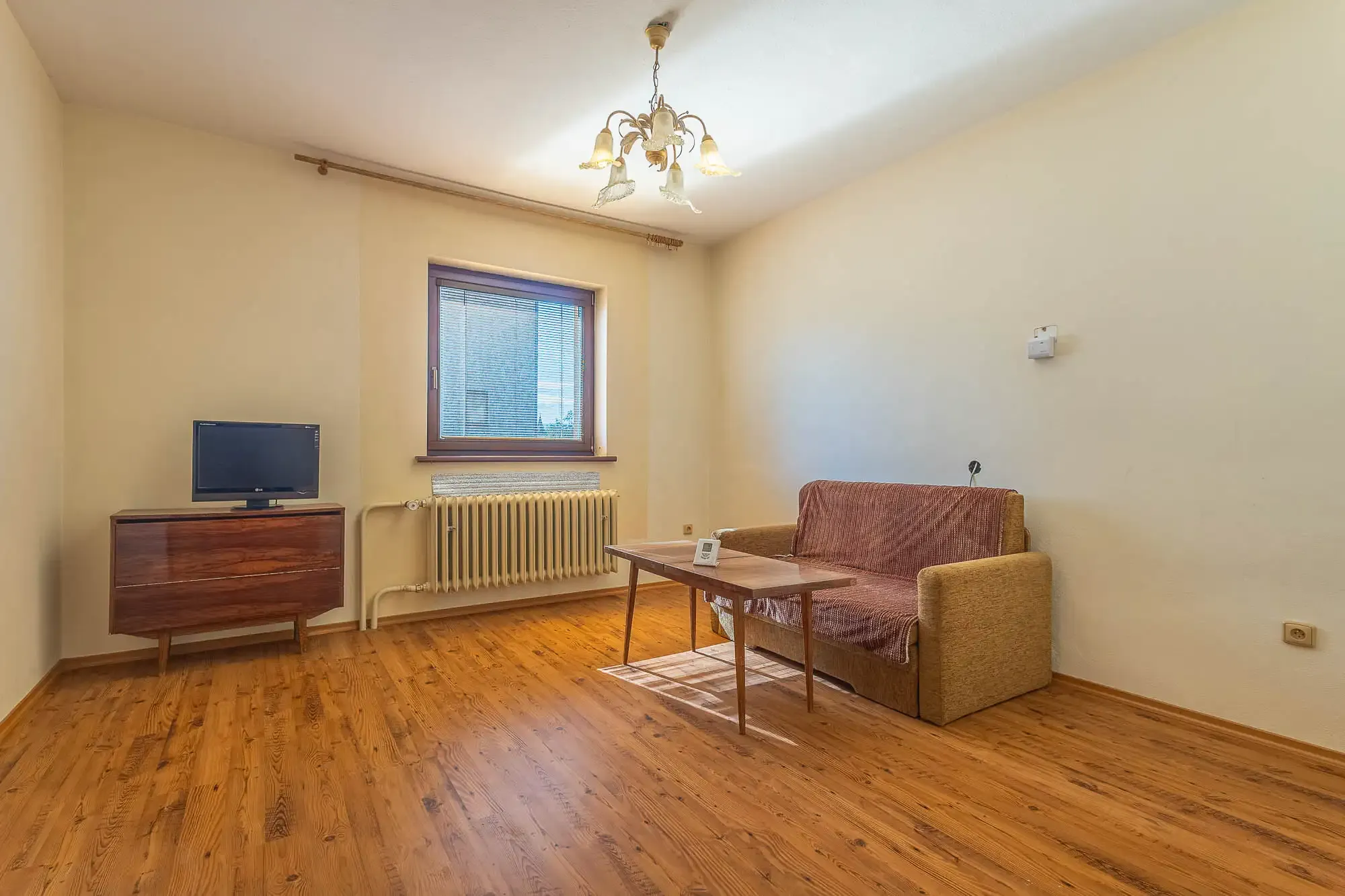 Bývanie aj podnikanie na jednej adrese: 5i rodinný dom + 1i byt + priestor na salón, ateliér, ordináciu...