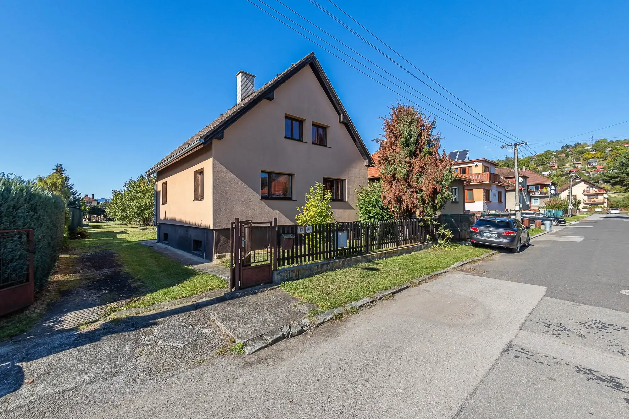 Bývanie aj podnikanie na jednej adrese: 5i rodinný dom + 1i byt + priestor na salón, ateliér, ordináciu...
