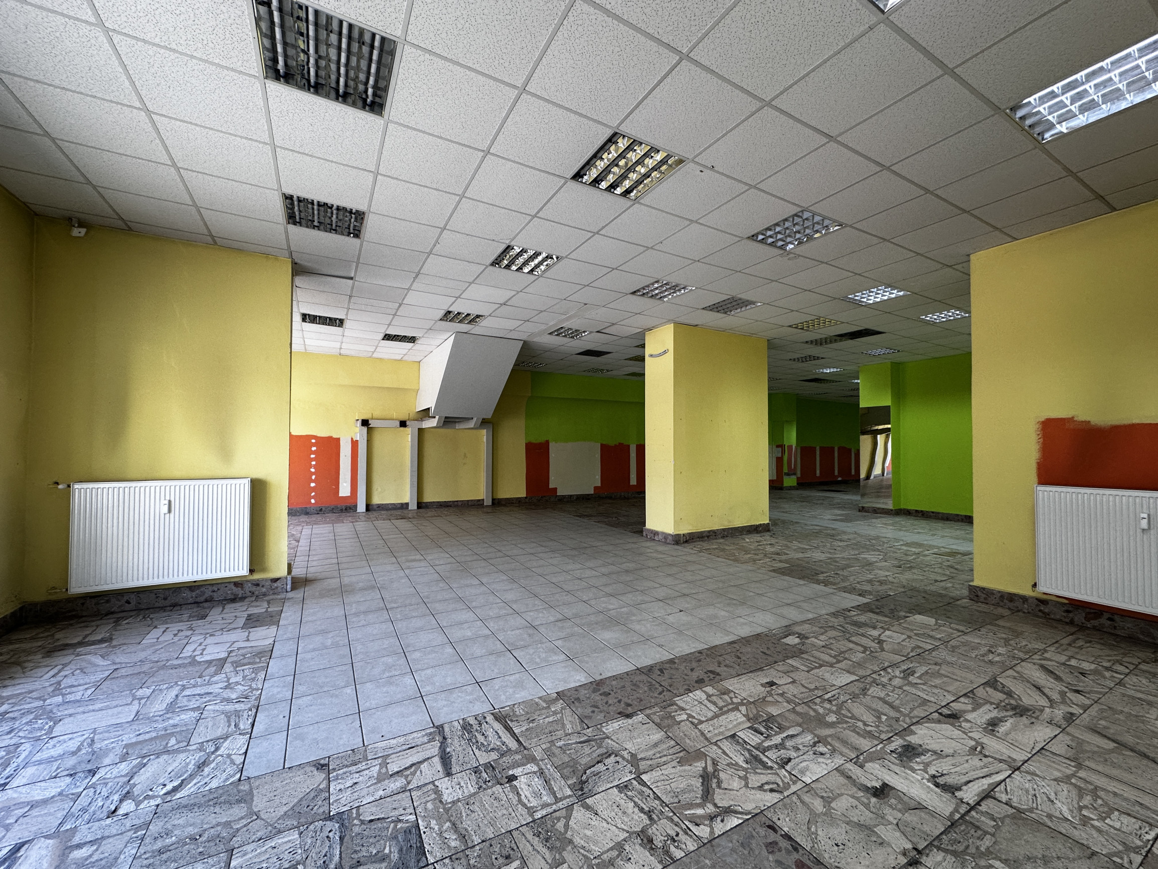 OBCHODNÉ PRIESTORY NA PRENÁJOM | 300 m² | PEŠIA ZÓNA LIPTOVSKÝ MIKULÁŠ