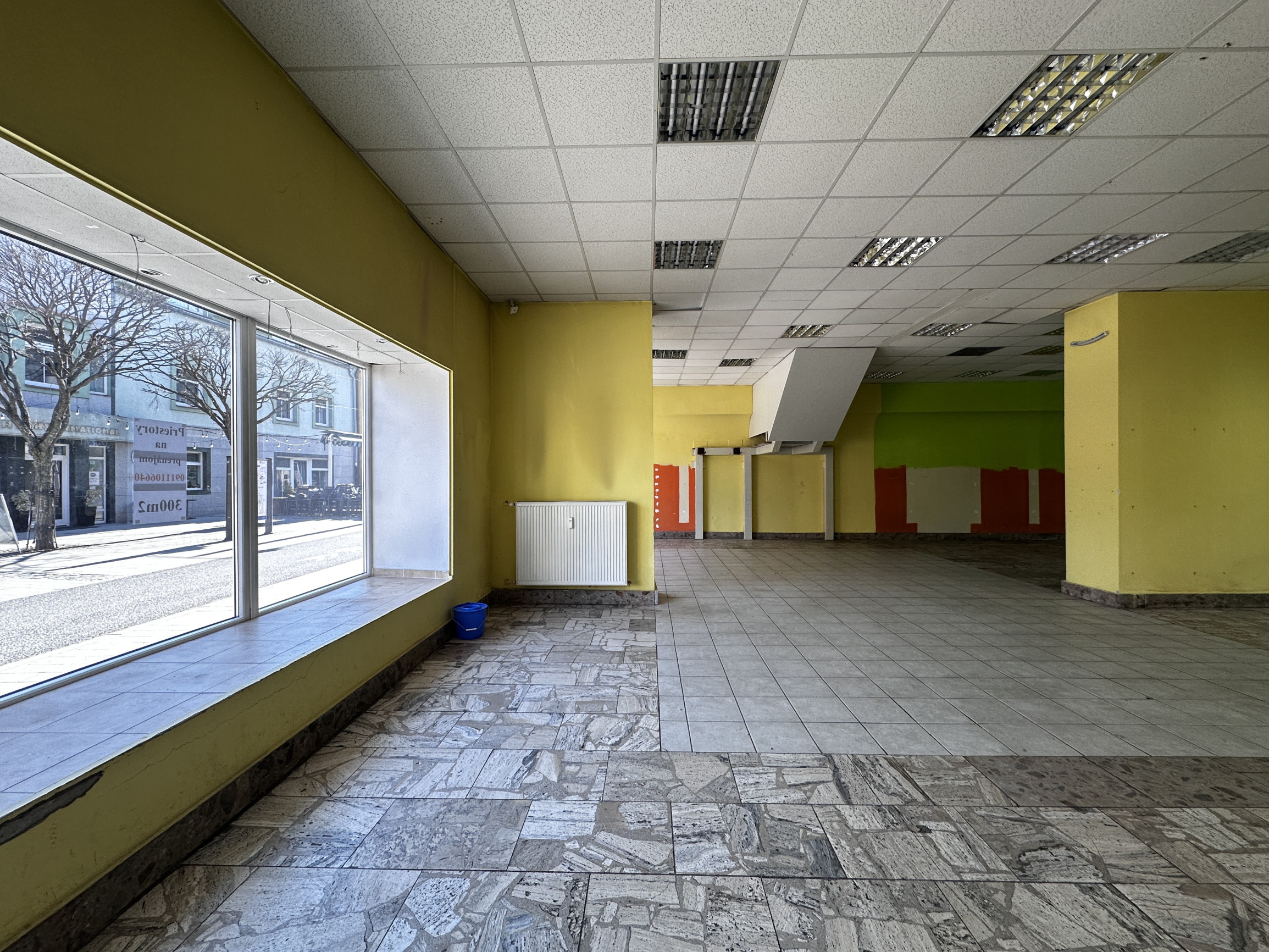 OBCHODNÉ PRIESTORY NA PRENÁJOM | 300 m² | PEŠIA ZÓNA LIPTOVSKÝ MIKULÁŠ